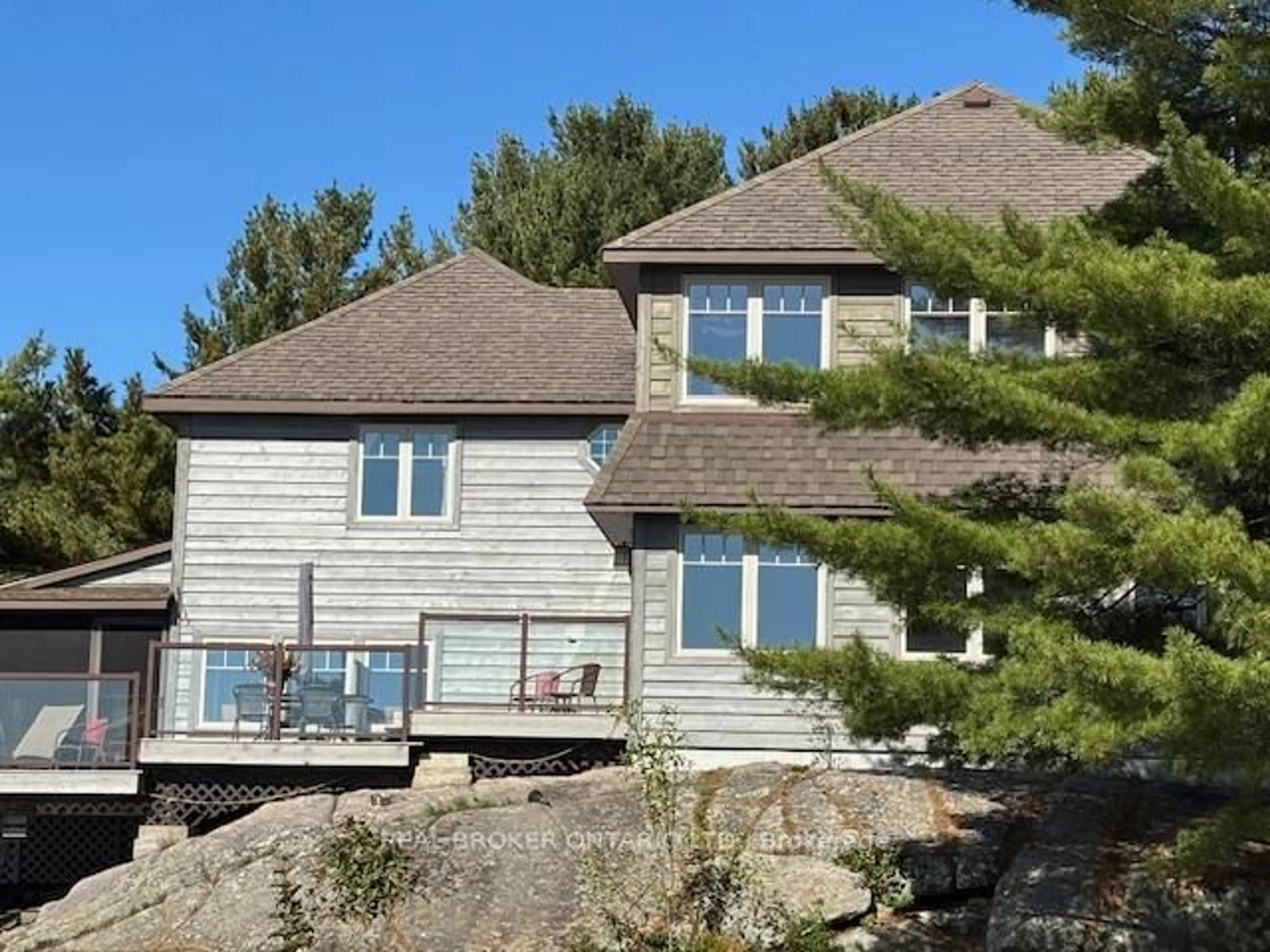 Home with vinyl exterior material, water/lake/river/ocean view for 121 Rattlebear Dr, The Archipelago Ontario P0G 1K0