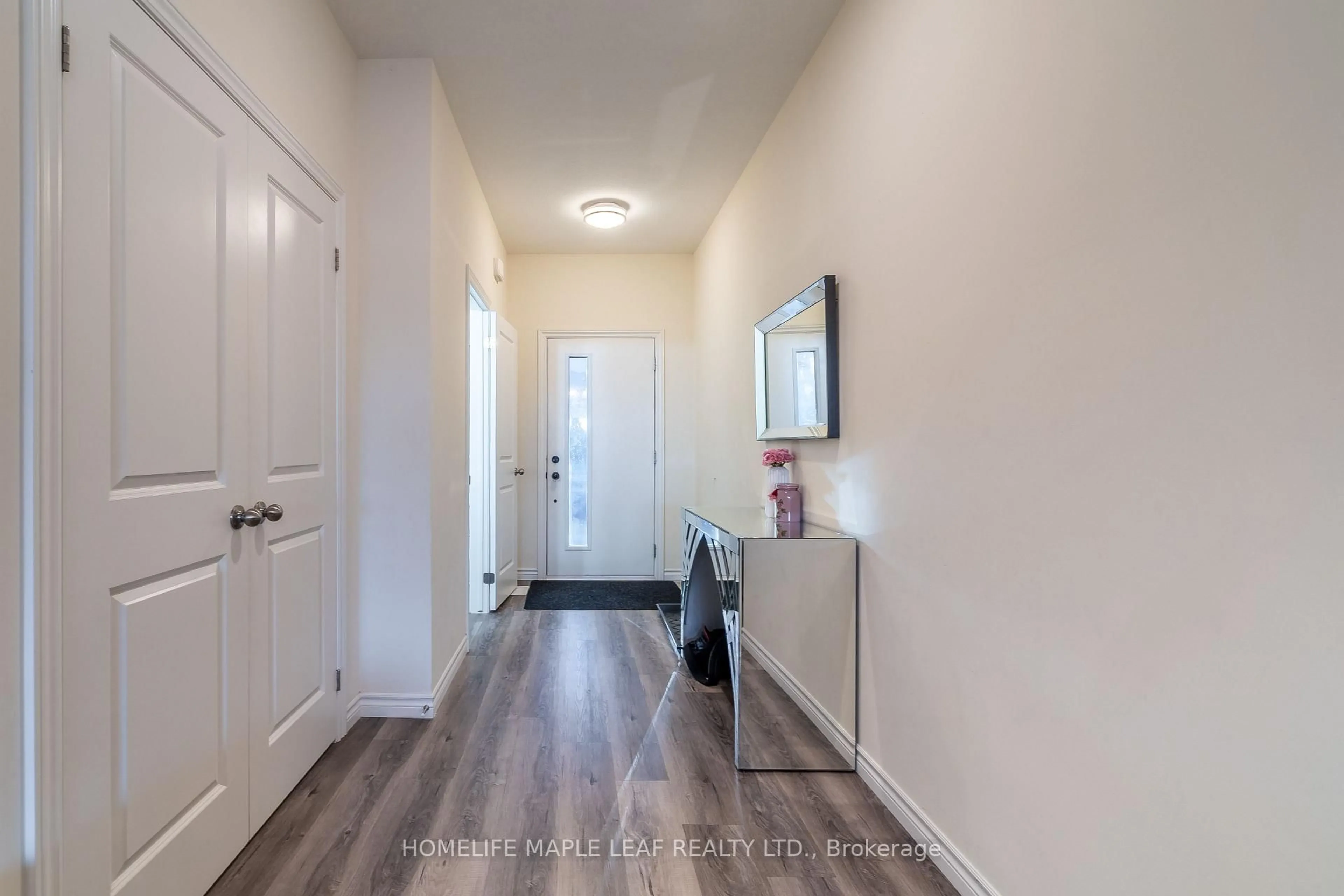 Indoor entryway for 3912 Auckland Ave, London South Ontario N6L 0J3