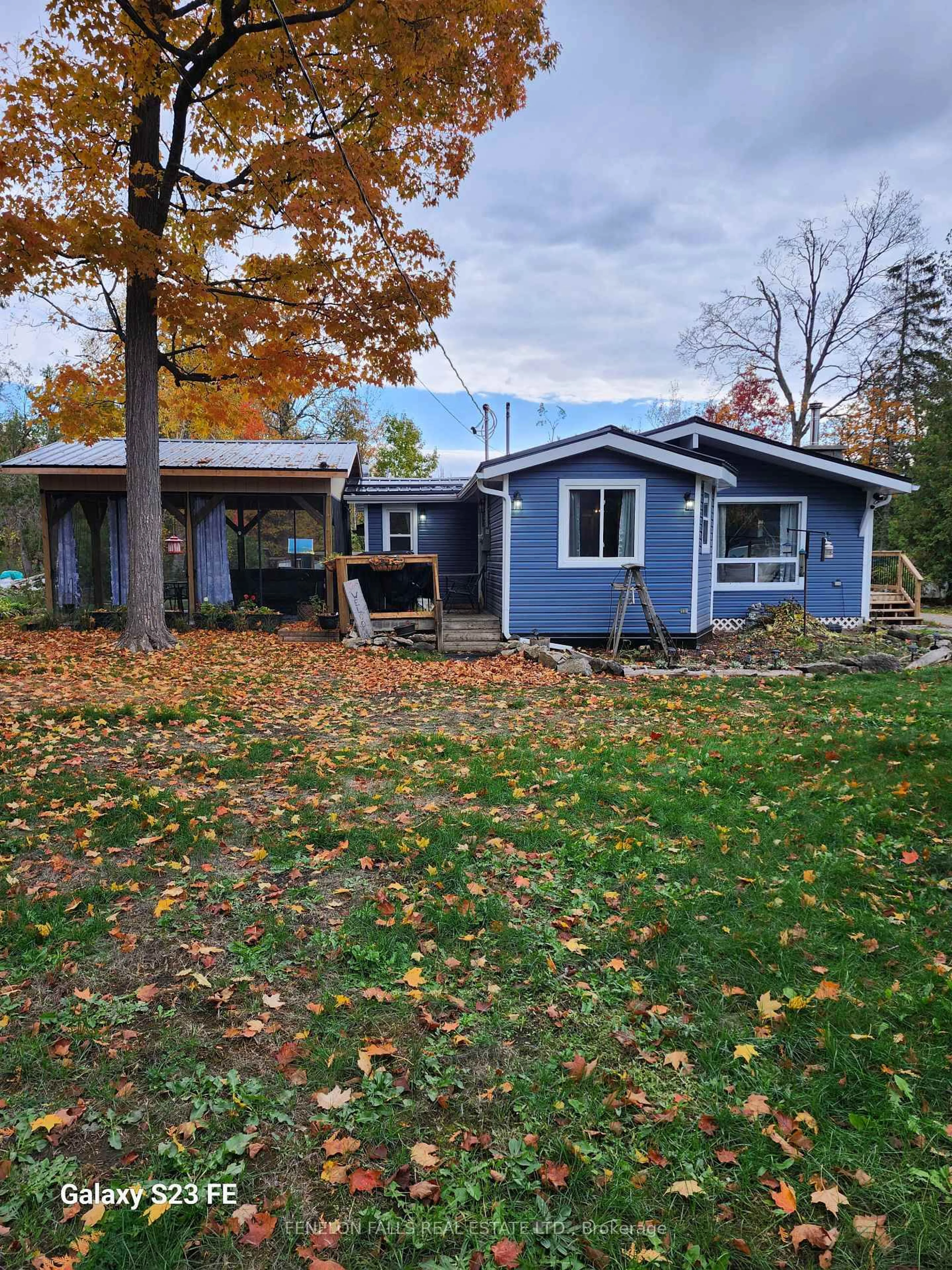 Home with vinyl exterior material, street for 117 Echo Bay Rd, Kawartha Lakes Ontario K0M 1A0