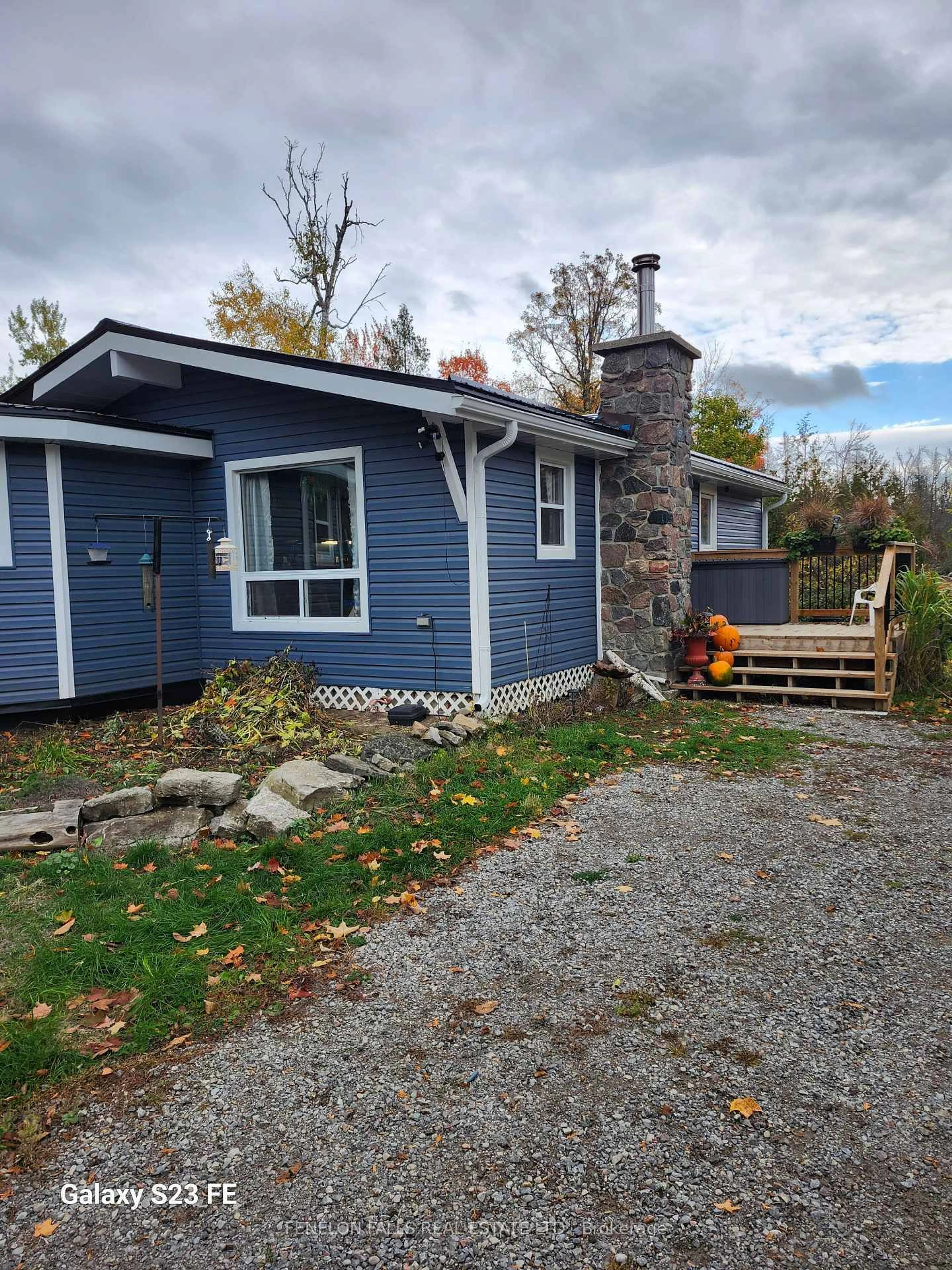 Home with vinyl exterior material, street for 117 Echo Bay Rd, Kawartha Lakes Ontario K0M 1A0