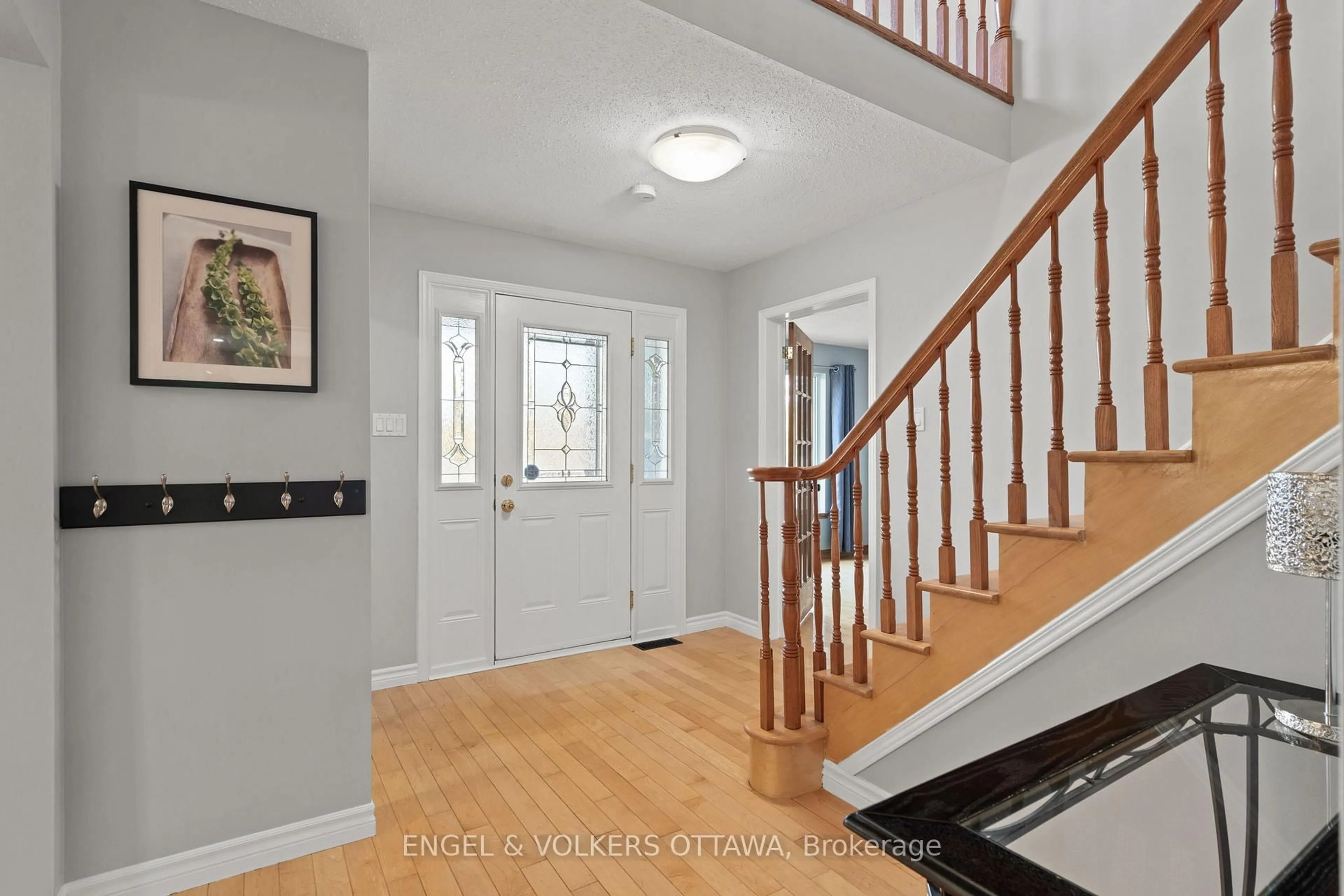Indoor entryway for 4720 Whispering Willow Dr, Navan Ontario K4B 1J1