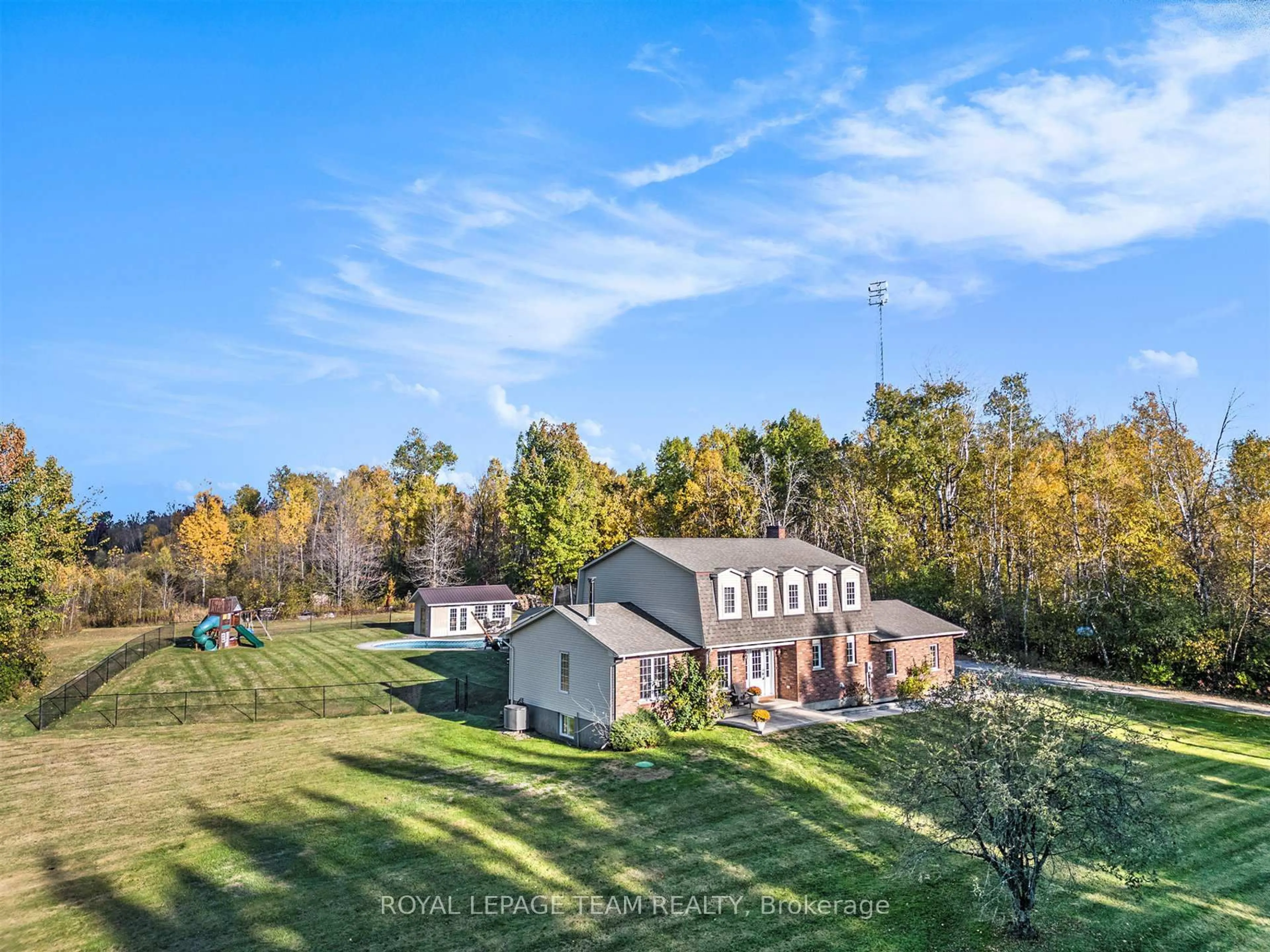 A pic from outside/outdoor area/front of a property/back of a property/a pic from drone, unknown for 7521 Fourth Line Rd, Kemptville Ontario K0G 1J0