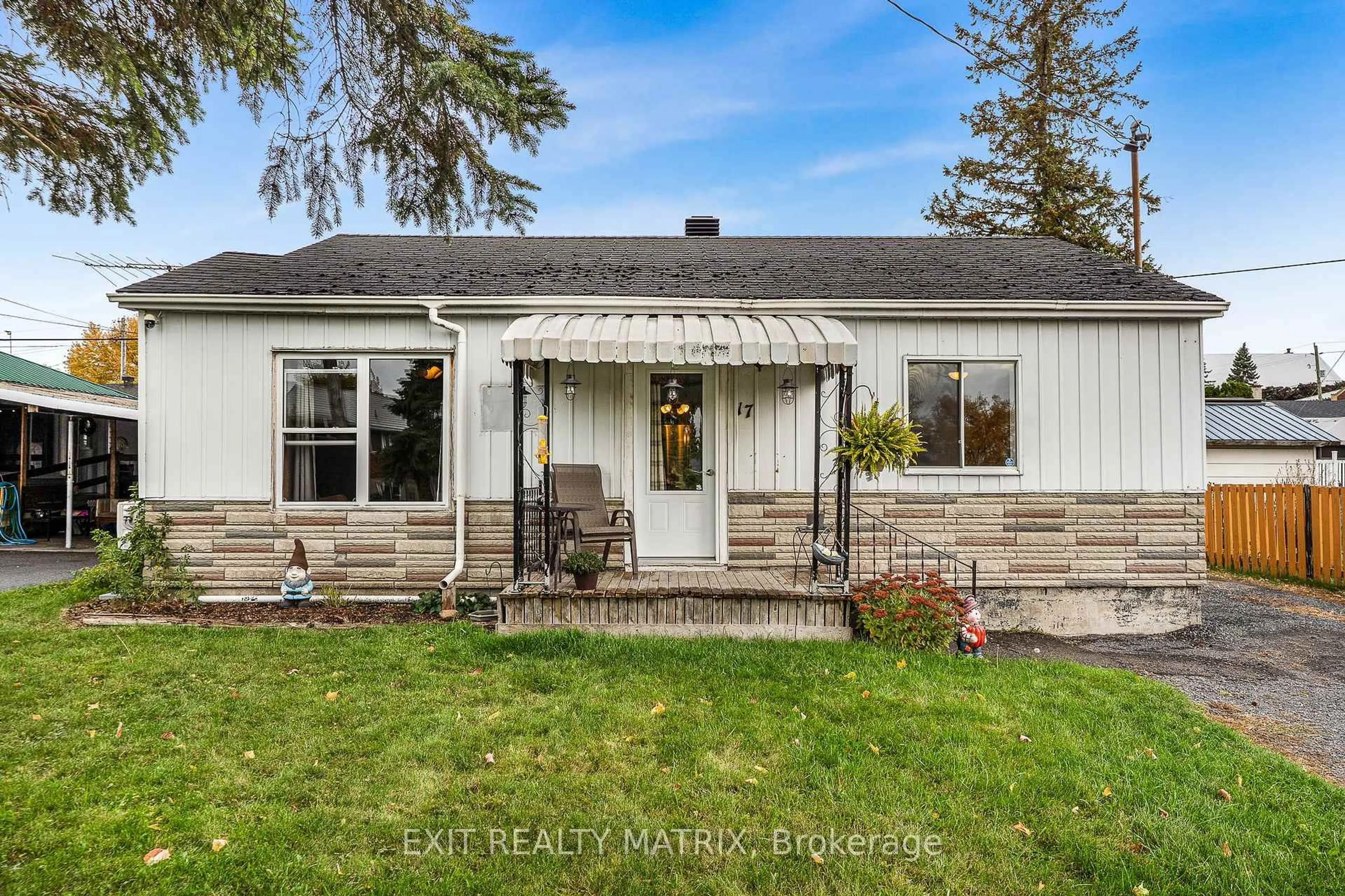 Home with vinyl exterior material, street for 17 Victoria St, North Glengarry Ontario K0C 1A0