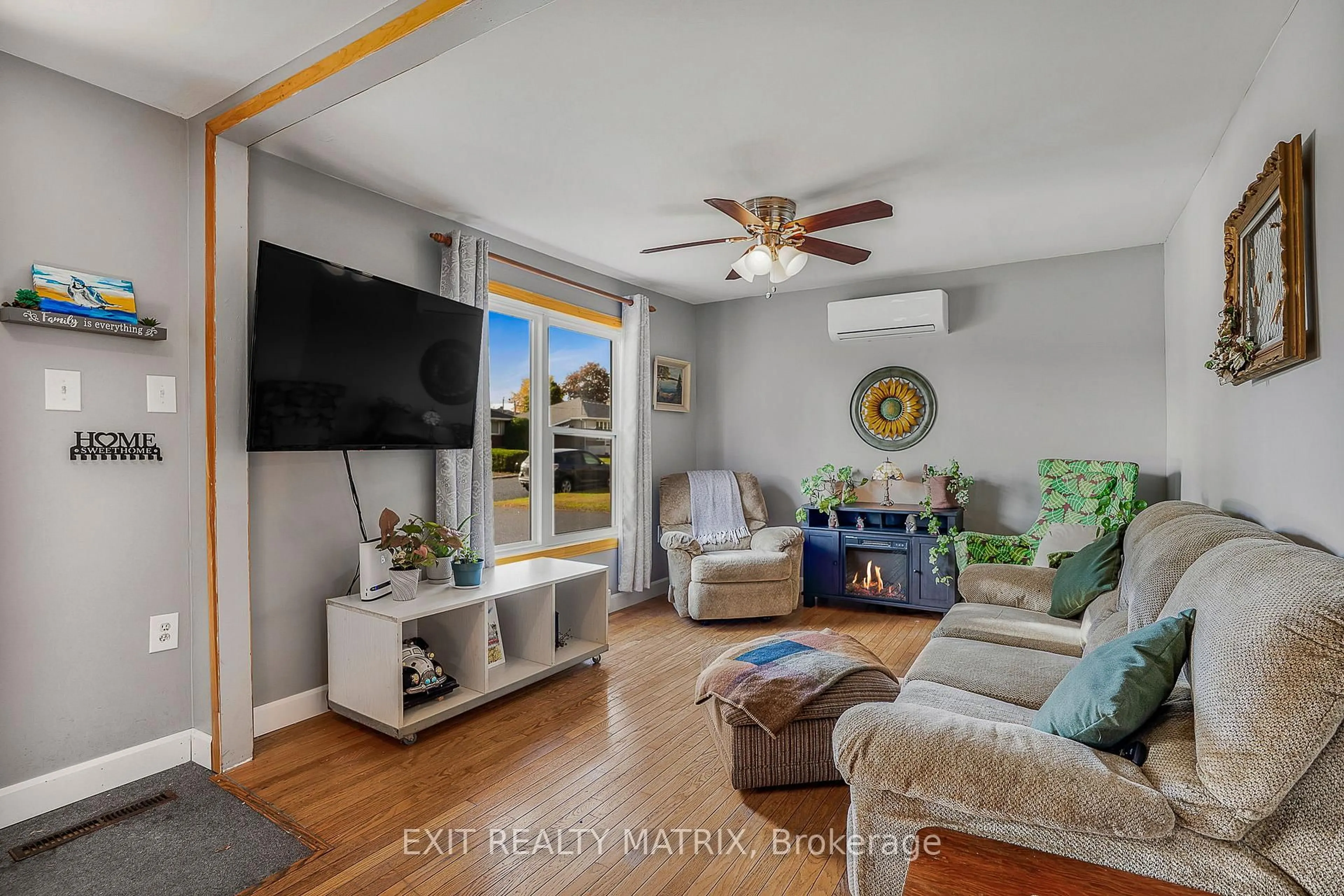 Living room with furniture, unknown for 17 Victoria St, North Glengarry Ontario K0C 1A0