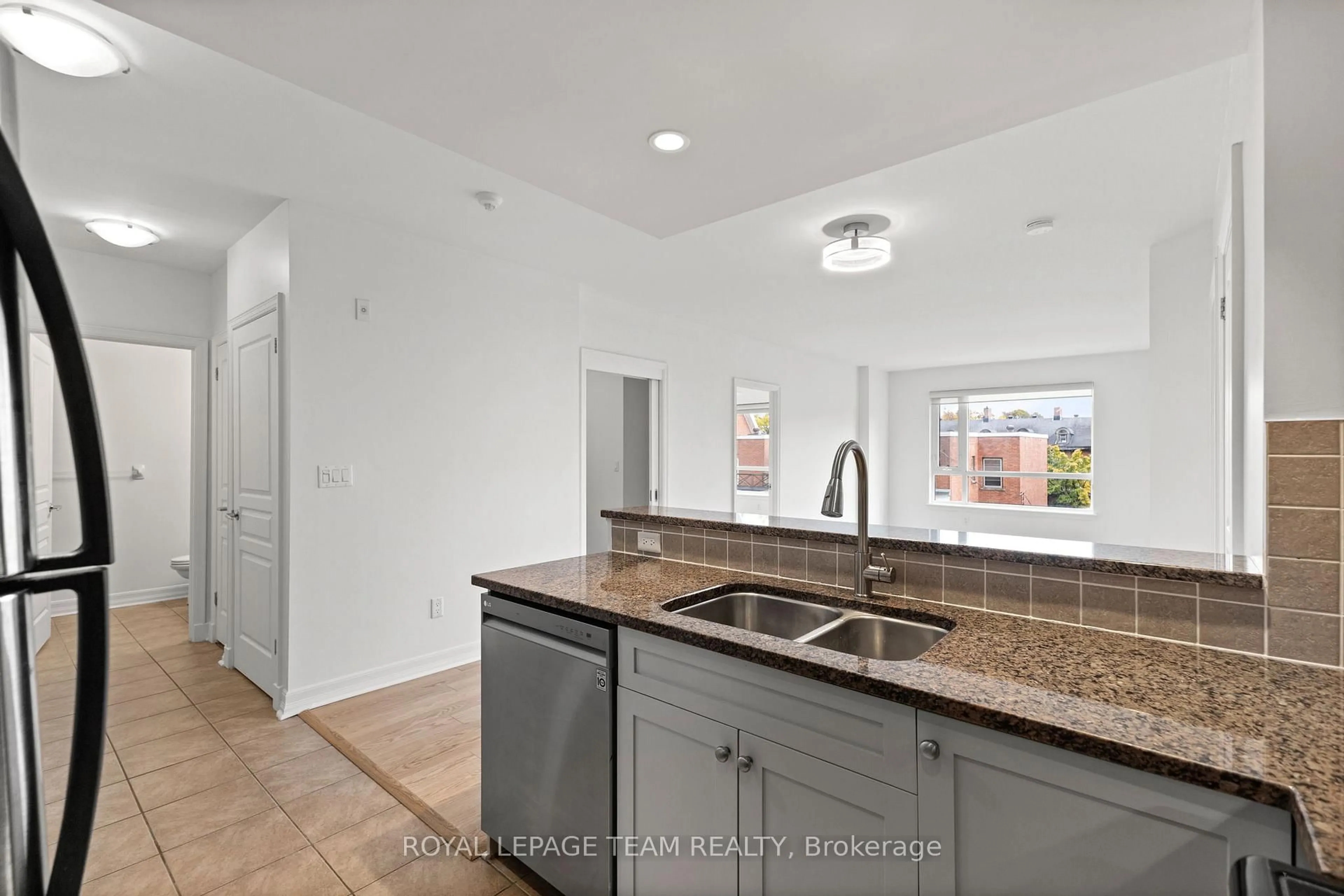 Open concept kitchen, ceramic/tile floor for 200 Besserer St #503, Ottawa Ontario K1N 0A7