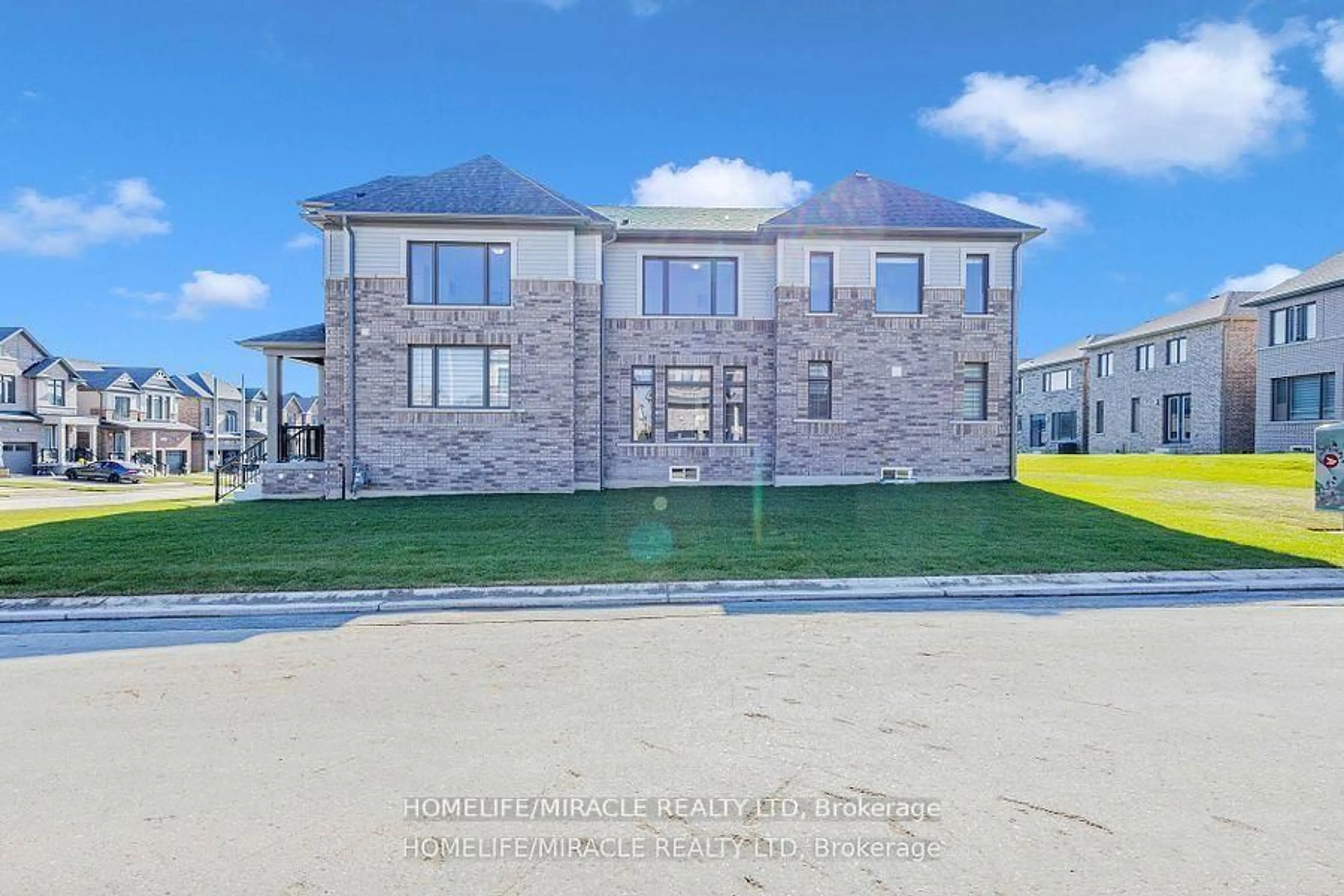 A pic from outside/outdoor area/front of a property/back of a property/a pic from drone, building for 58 Mary Watson St, North Dumfries Ontario N0B 1E0