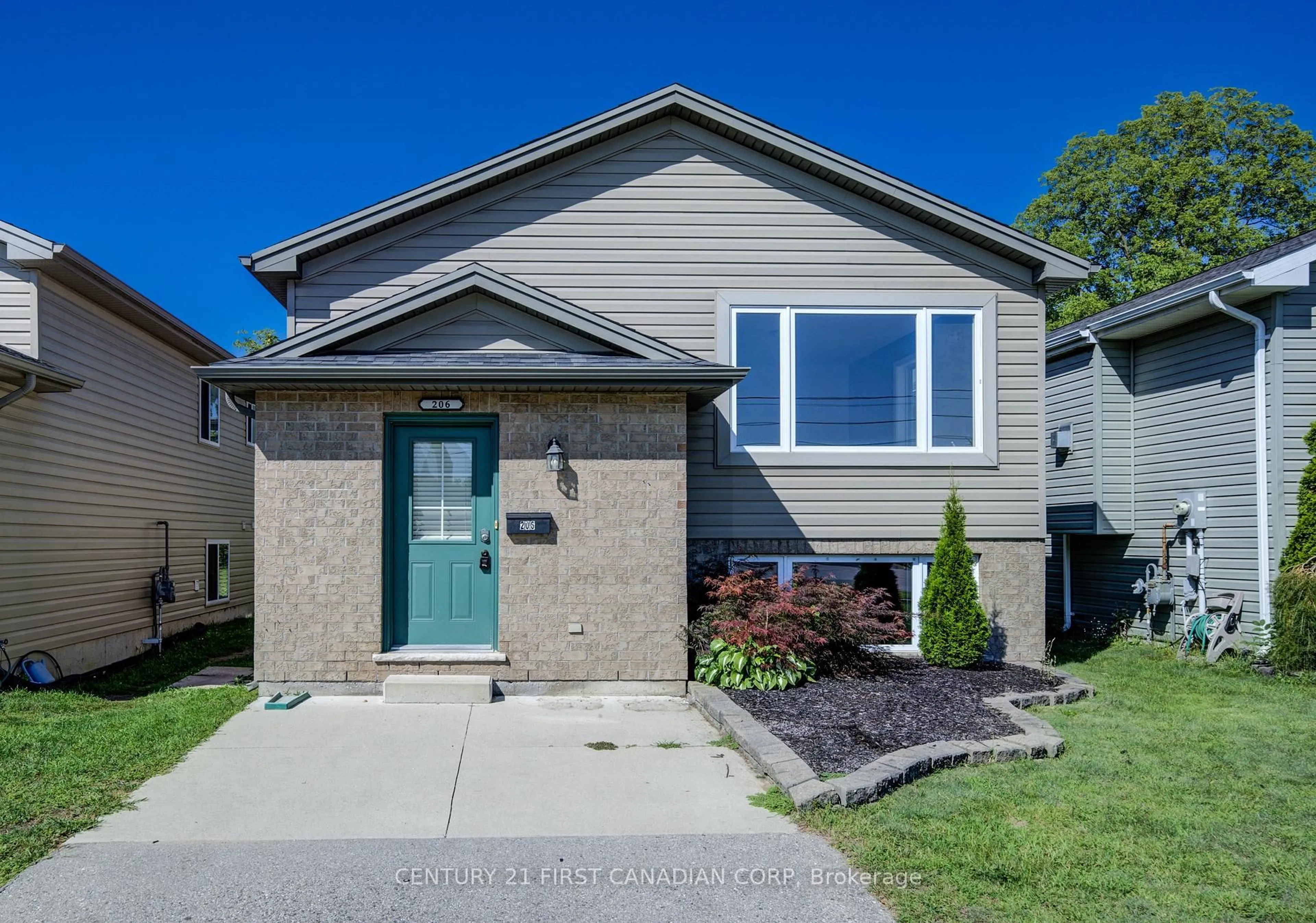 Home with vinyl exterior material, street for 212 Ewart St, Strathroy-Caradoc Ontario N7G 4G6