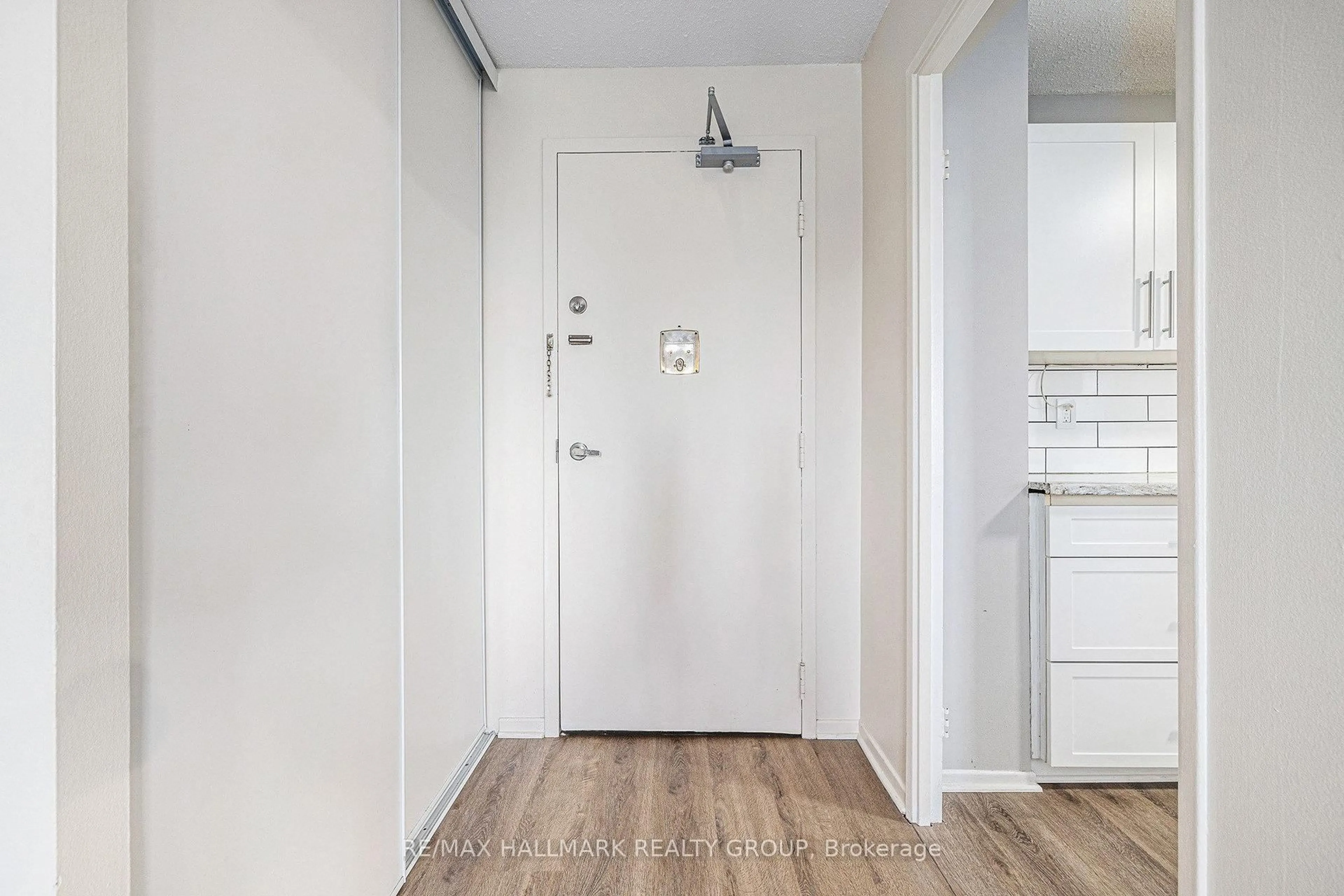 Indoor entryway for 50 Emmerson Ave #101, Ottawa Ontario K1Y 4P7