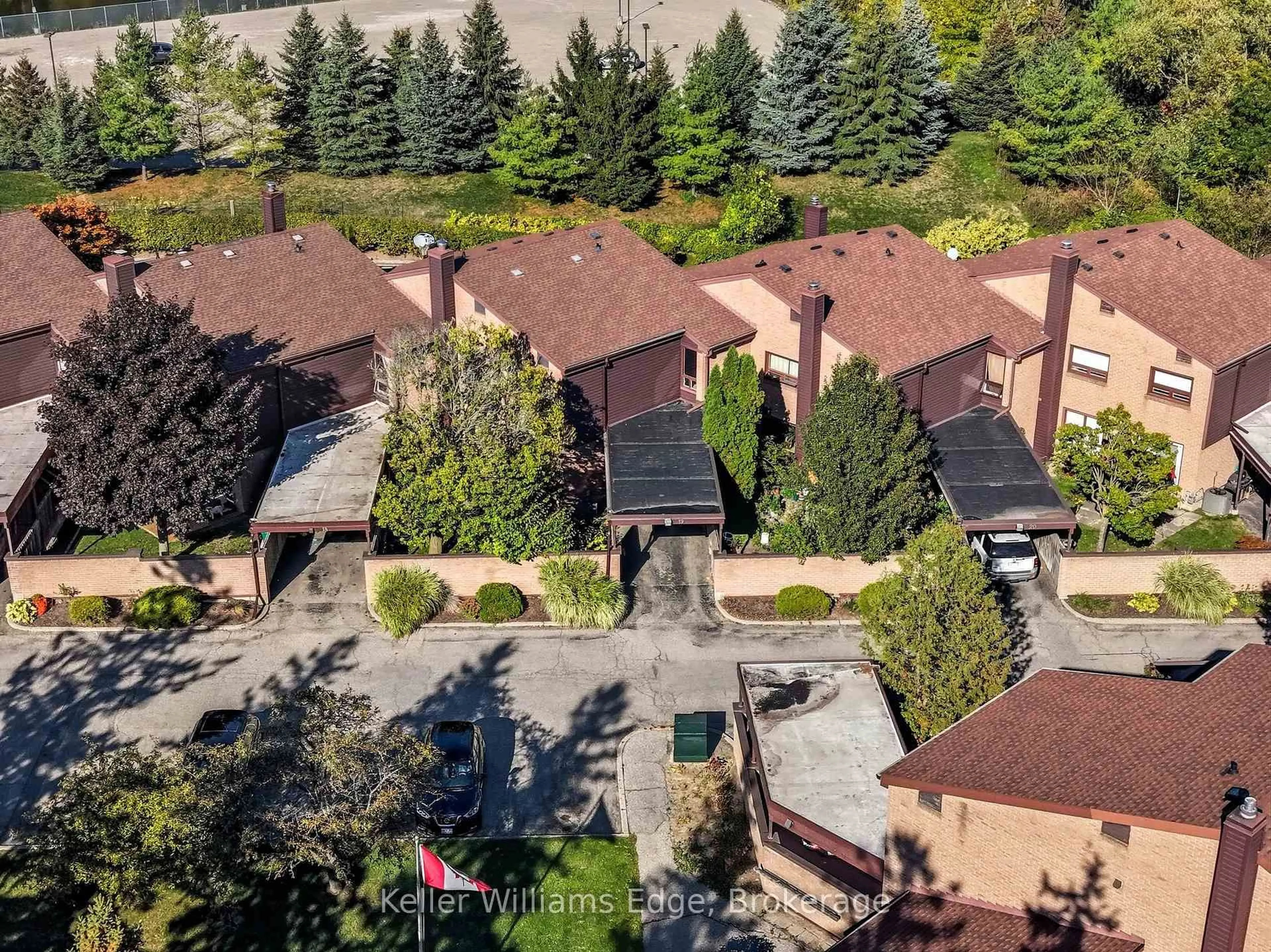 A pic from outside/outdoor area/front of a property/back of a property/a pic from drone, street for 28 Underhill Cres #19, Kitchener Ontario N2A 2S8