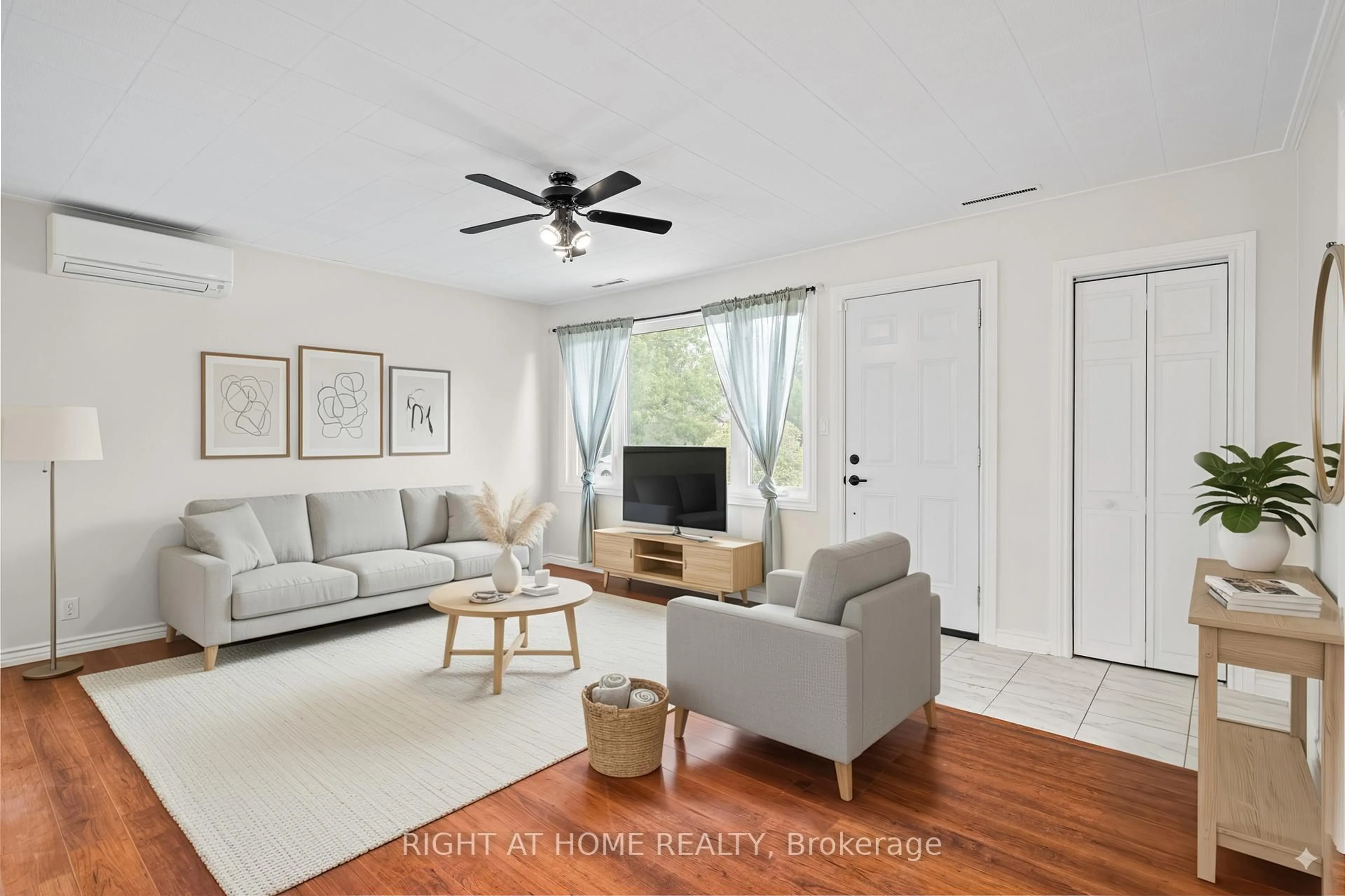 Living room with furniture, unknown for 70 Powerview Ave, St. Catharines Ontario L2S 1X1
