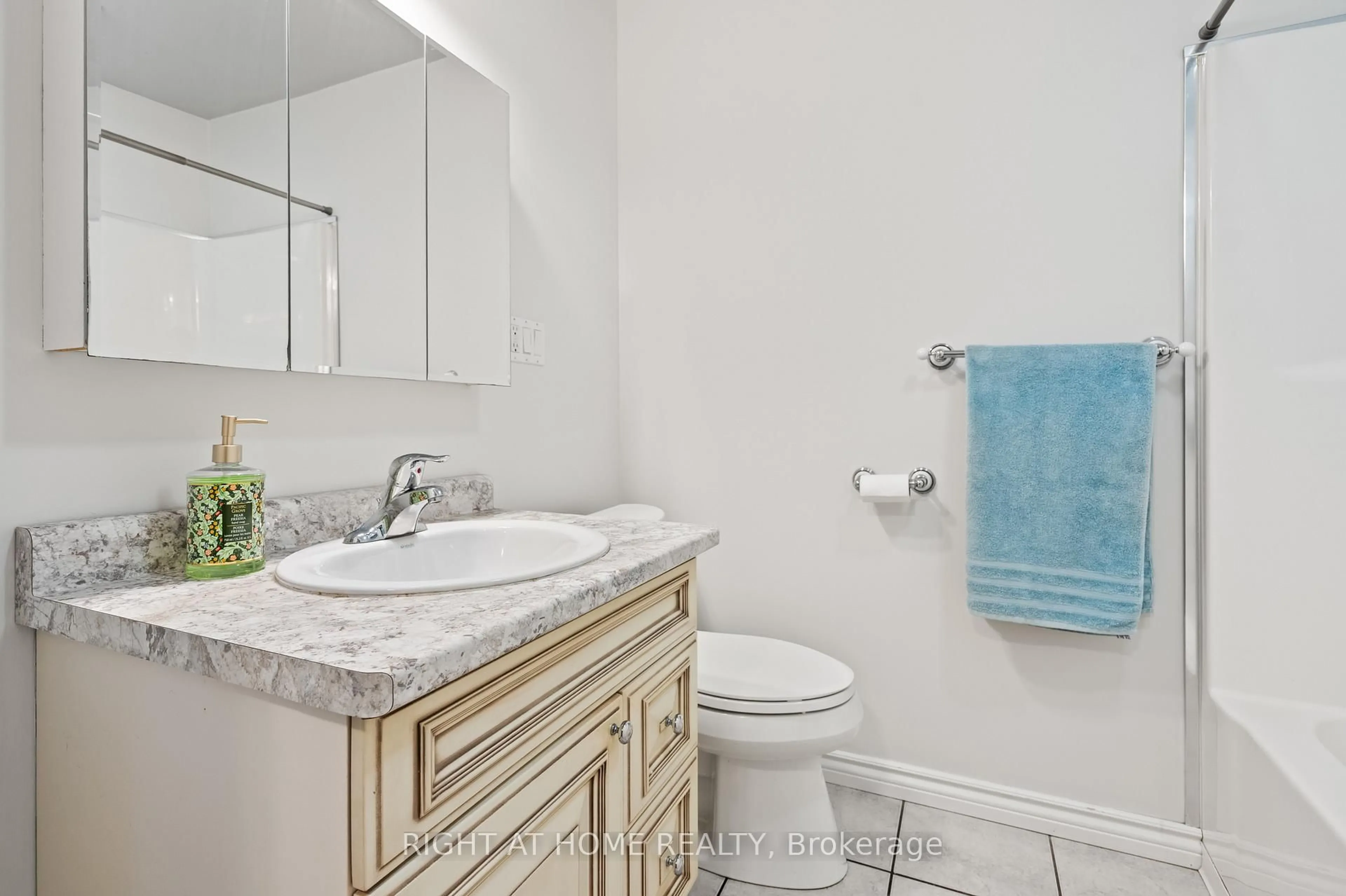 Standard bathroom, ceramic/tile floor for 70 Powerview Ave, St. Catharines Ontario L2S 1X1
