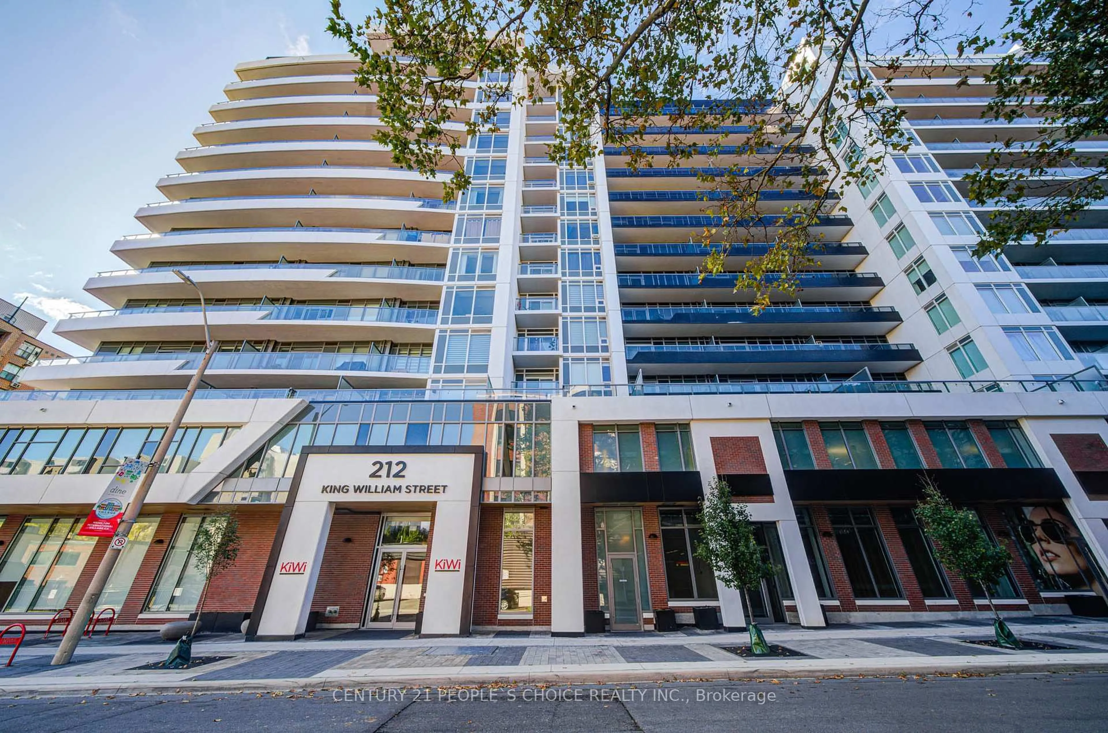 Indoor foyer for 212 King William St #401, Hamilton Ontario L8R 0A7