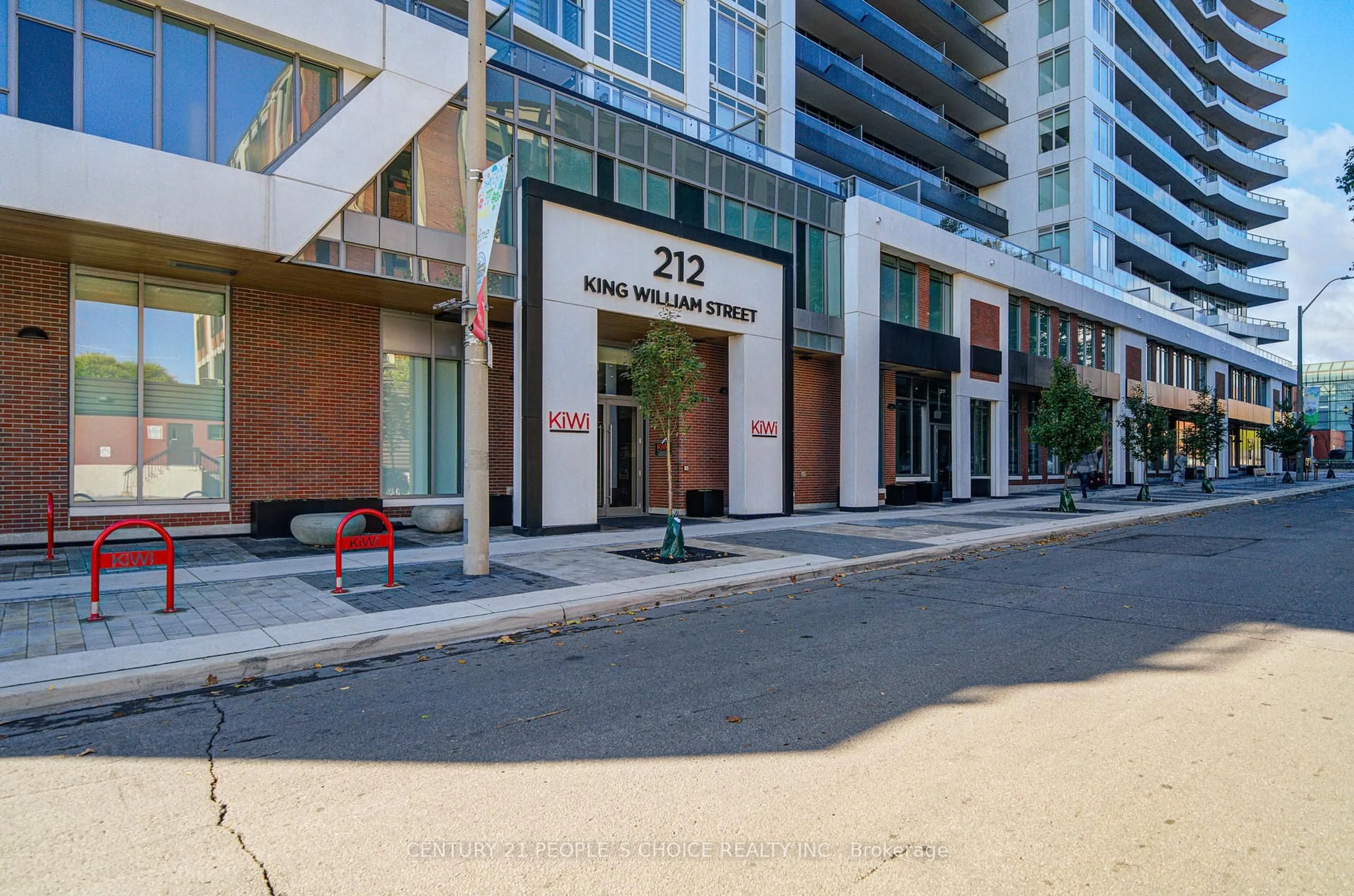 Indoor foyer for 212 King William St #401, Hamilton Ontario L8R 0A7