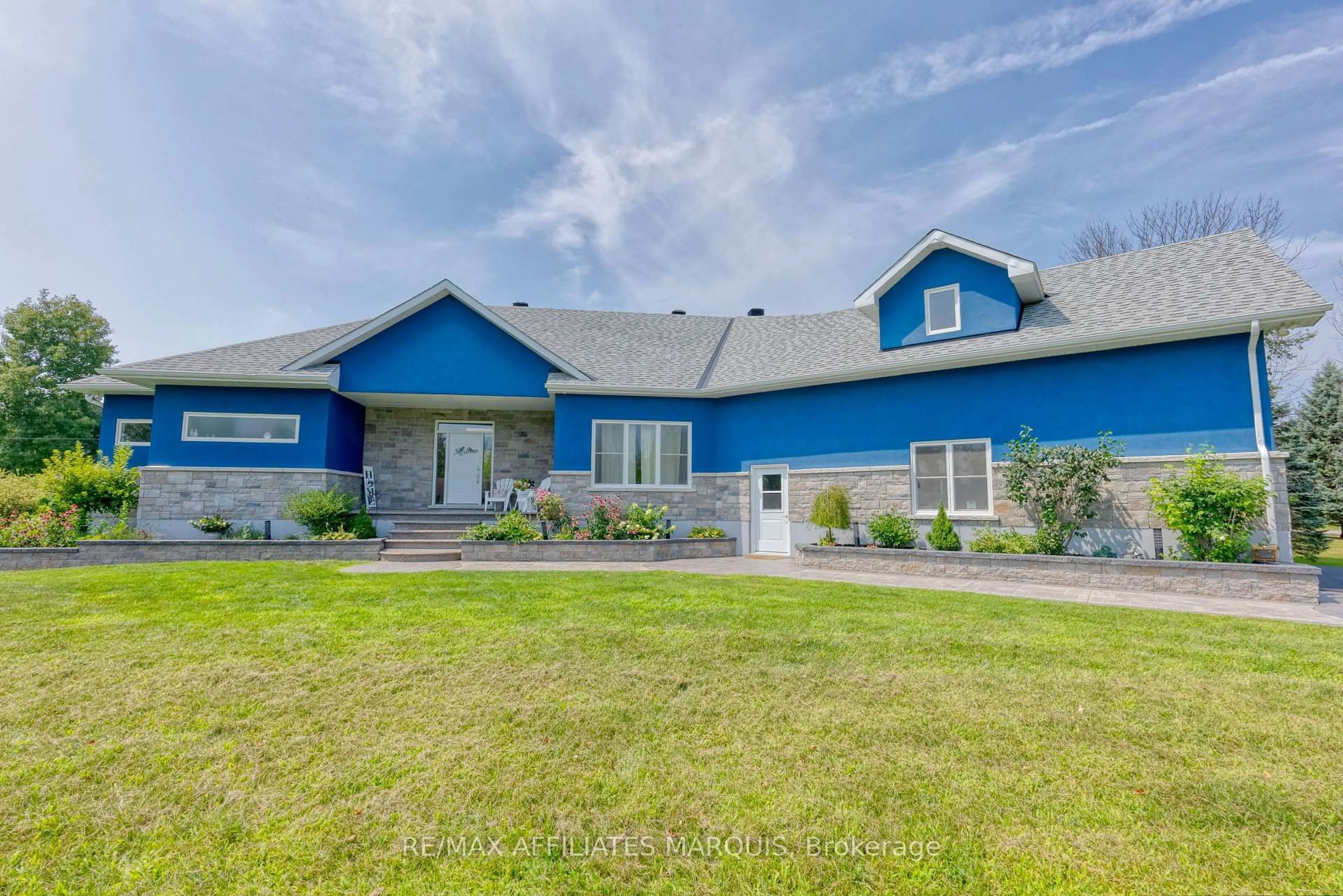 Home with vinyl exterior material, unknown for 23 TUDOR Circ, Rideau Lakes Ontario K0G 1L0