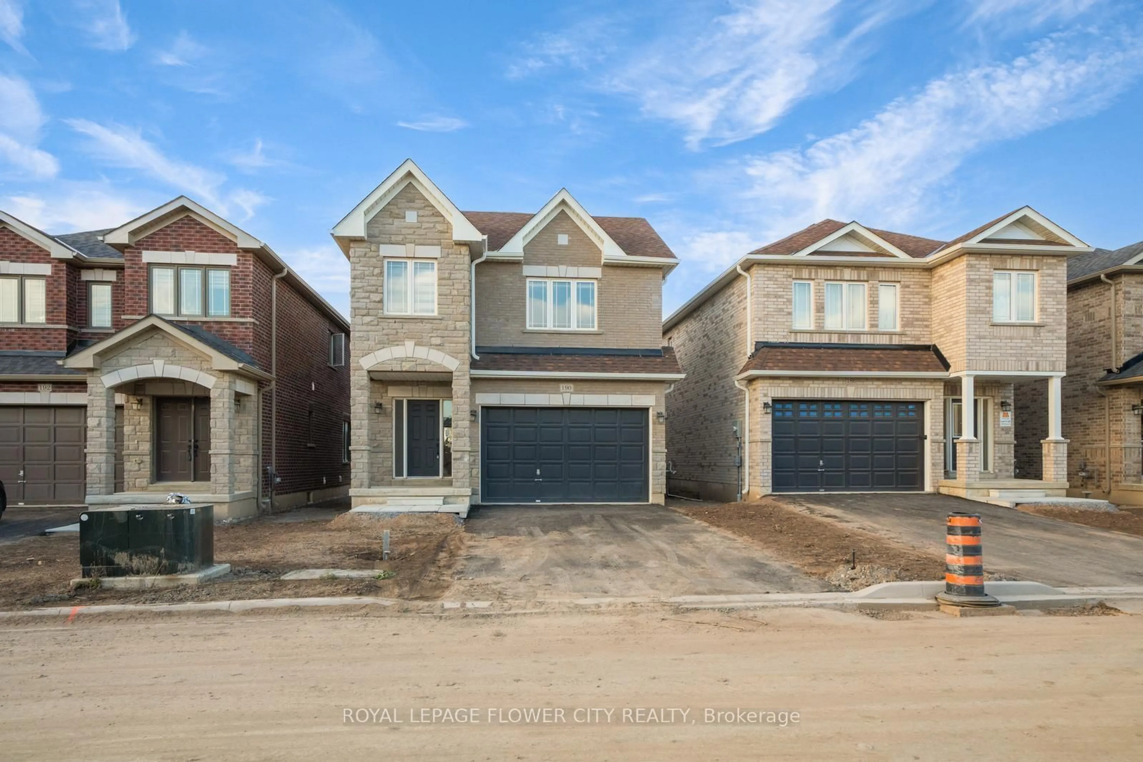 A pic from outside/outdoor area/front of a property/back of a property/a pic from drone, street for 190 Palace St, Thorold Ontario L2V 0N2