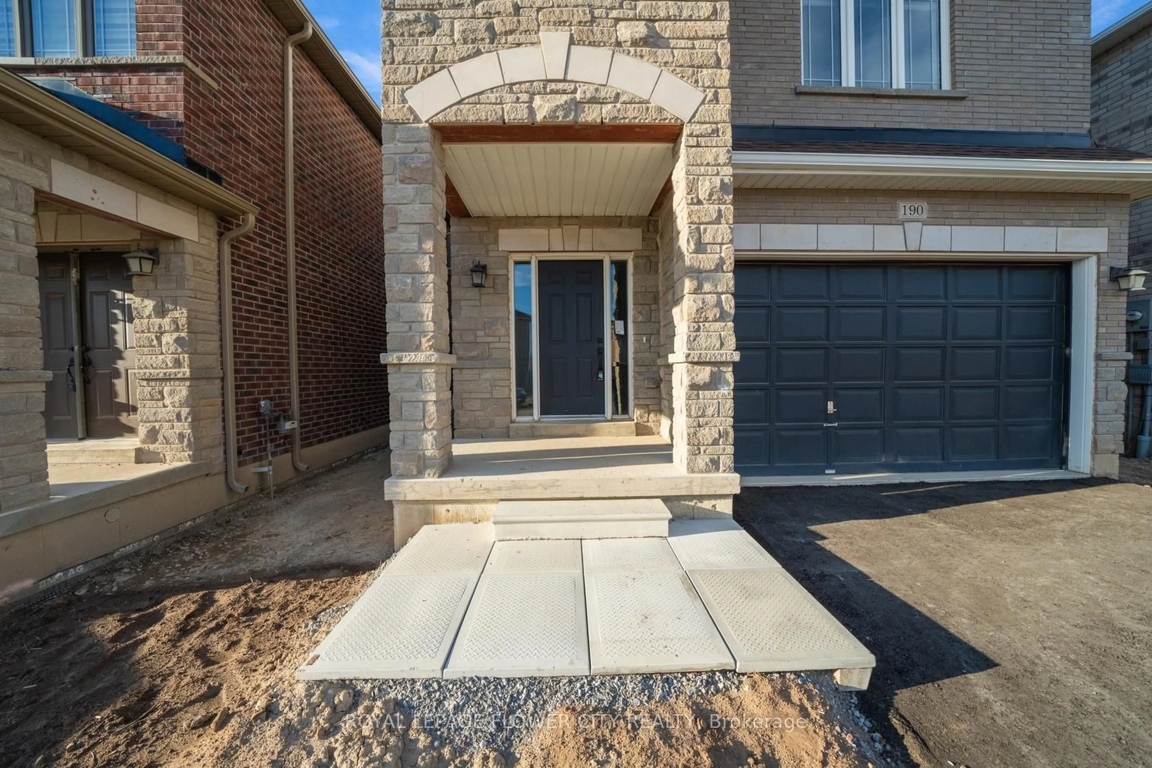 Home with brick exterior material, street for 190 Palace St, Thorold Ontario L2V 0N2