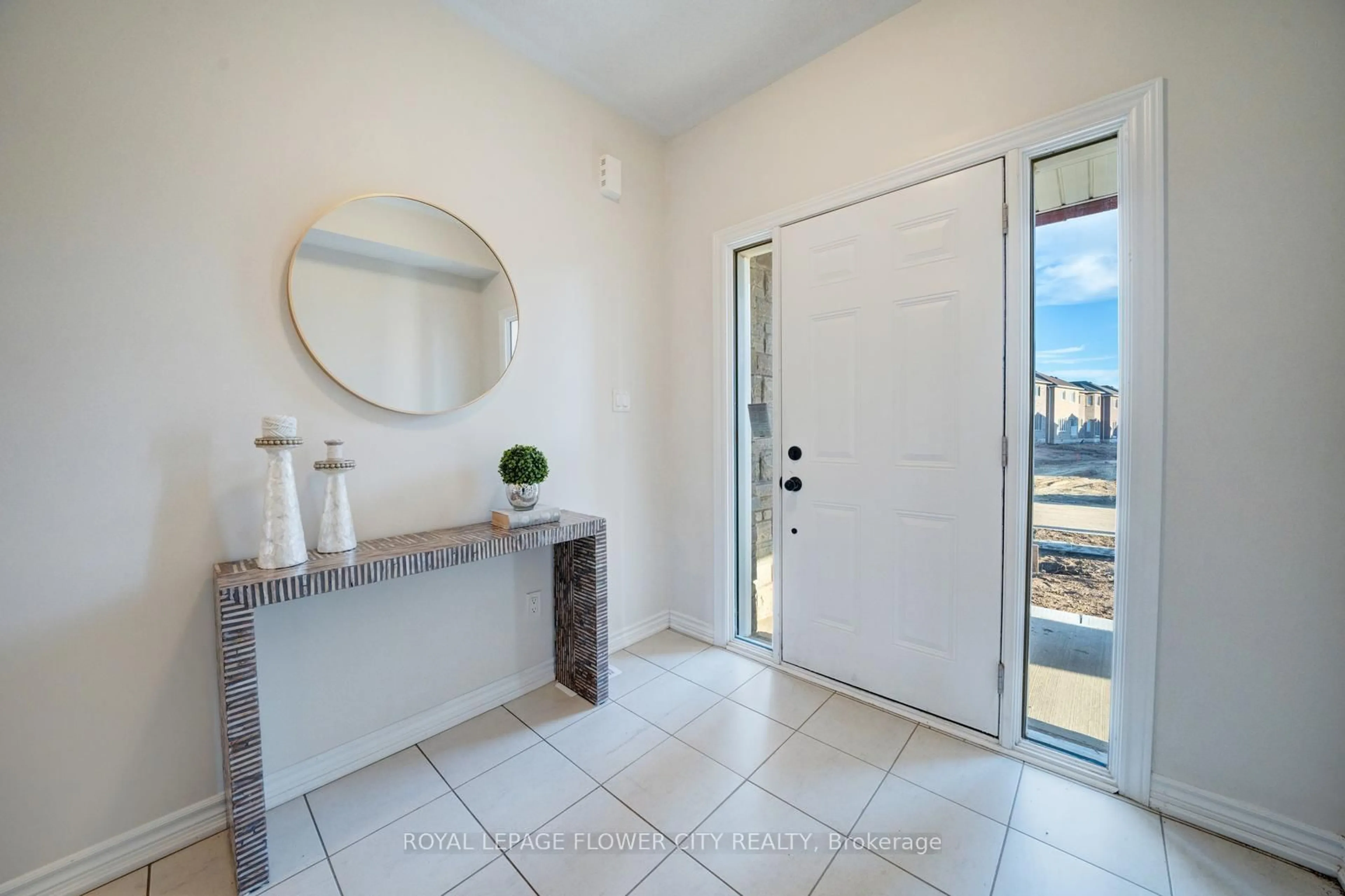 Indoor entryway for 190 Palace St, Thorold Ontario L2V 0N2