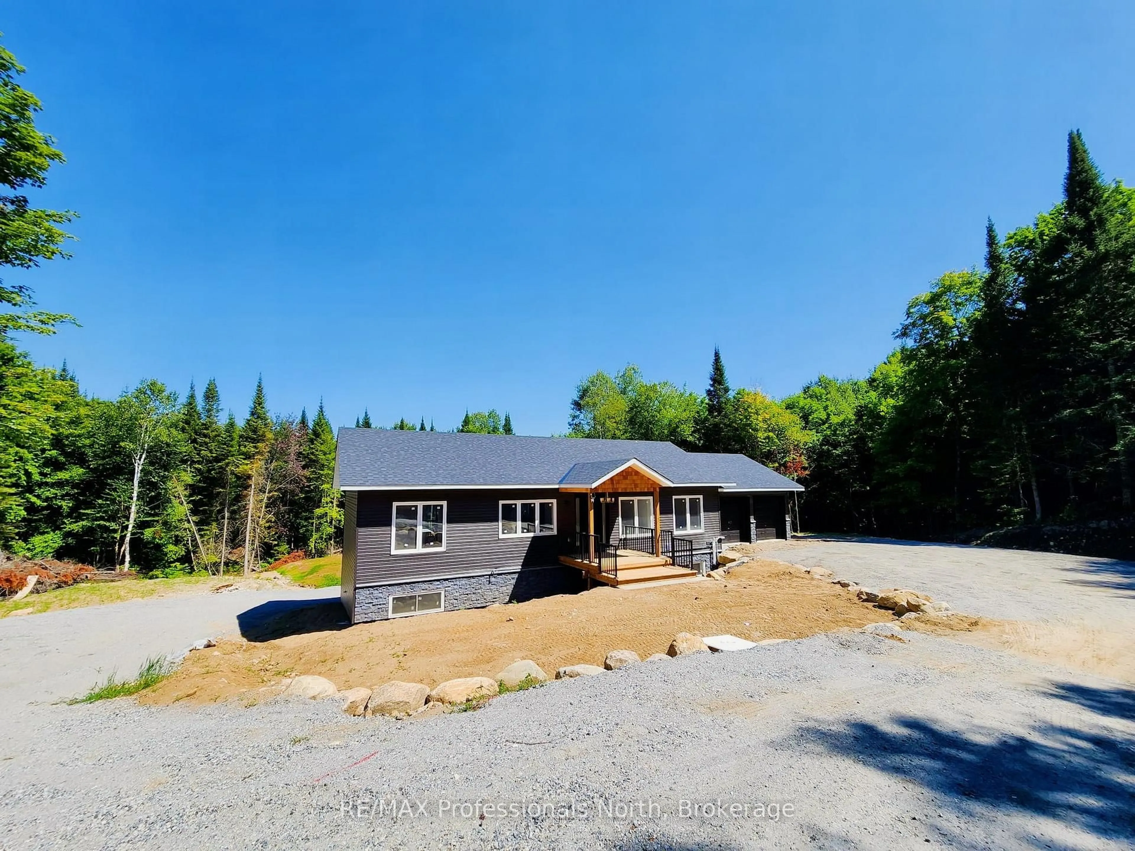 A pic from outside/outdoor area/front of a property/back of a property/a pic from drone, unknown for 282 ECHO RIDGE Rd, Kearney Ontario P0A 1M0