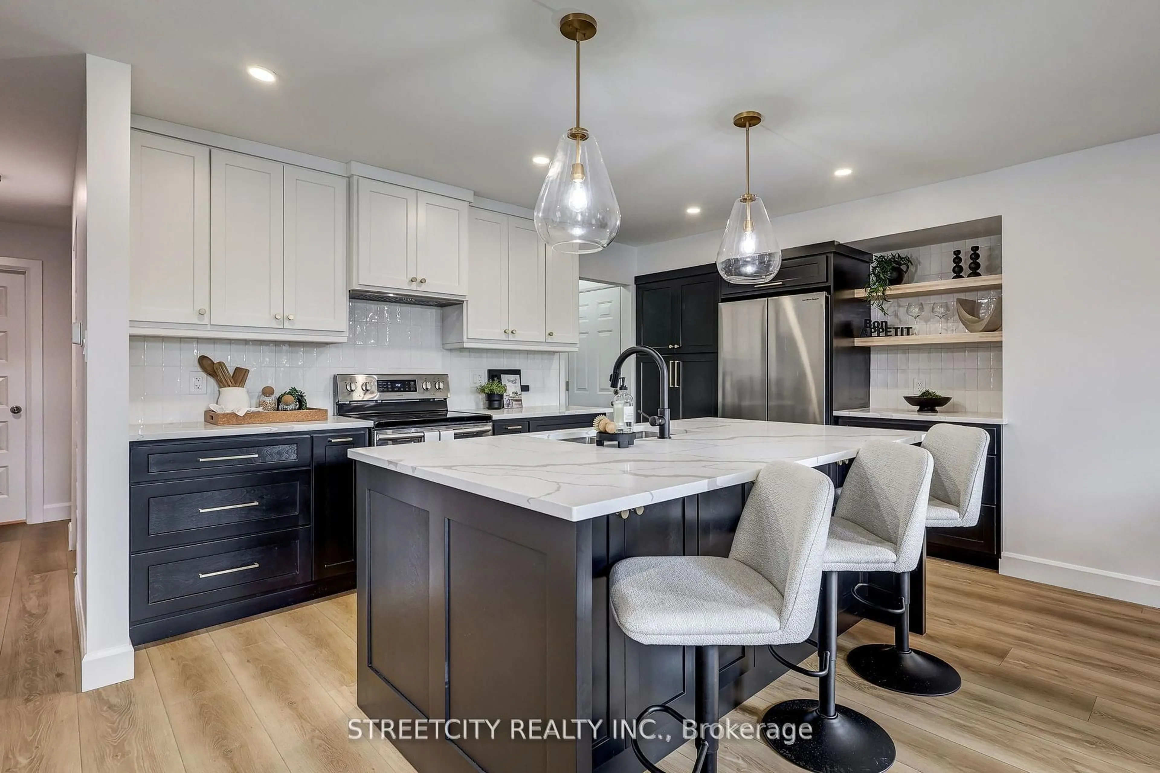 Open concept kitchen, ceramic/tile floor for 58 Manor Rd, St. Thomas Ontario N5R 5N7