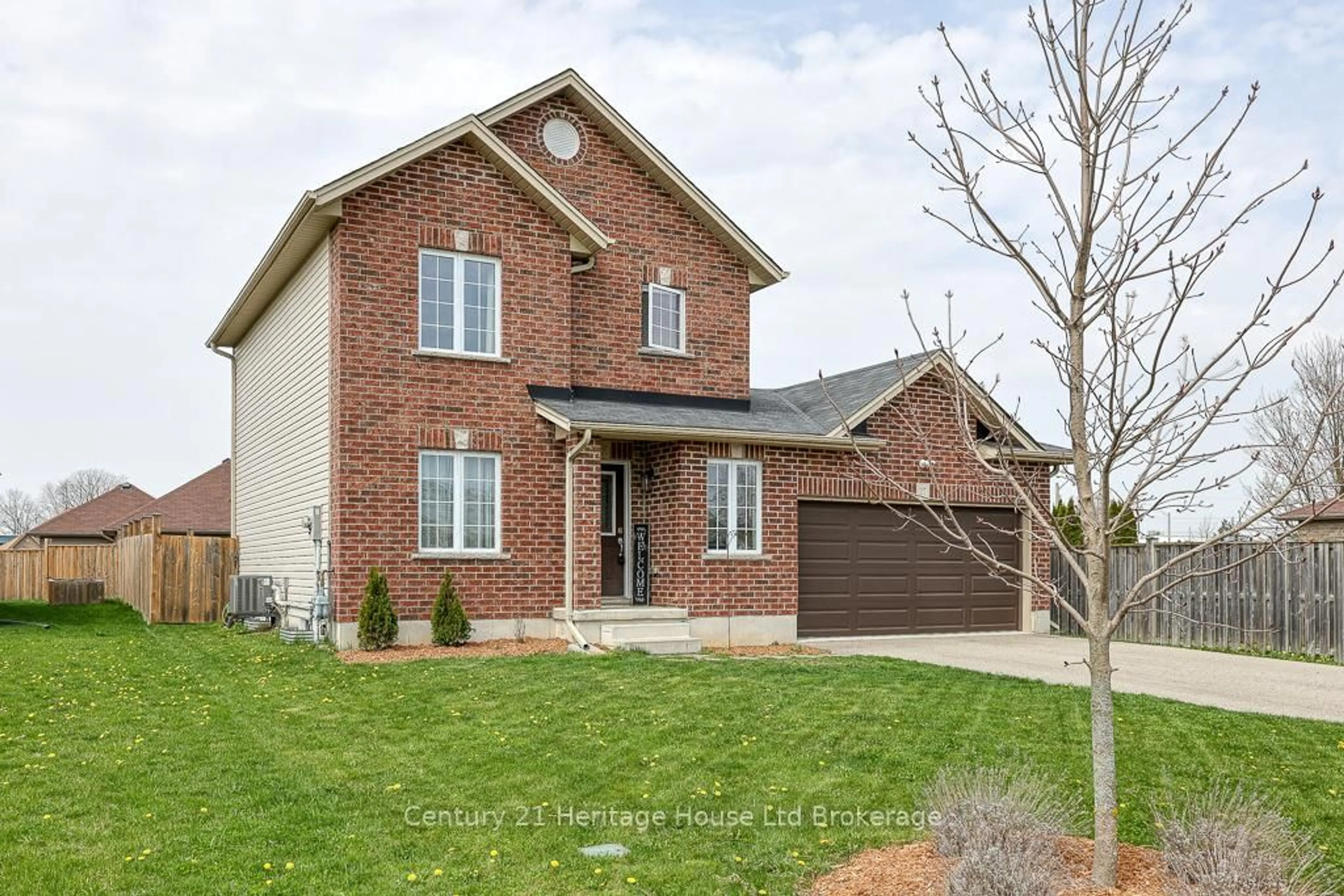 Home with brick exterior material, street for 27 Tompkins Crt, Norwich Ontario N0J 1P0