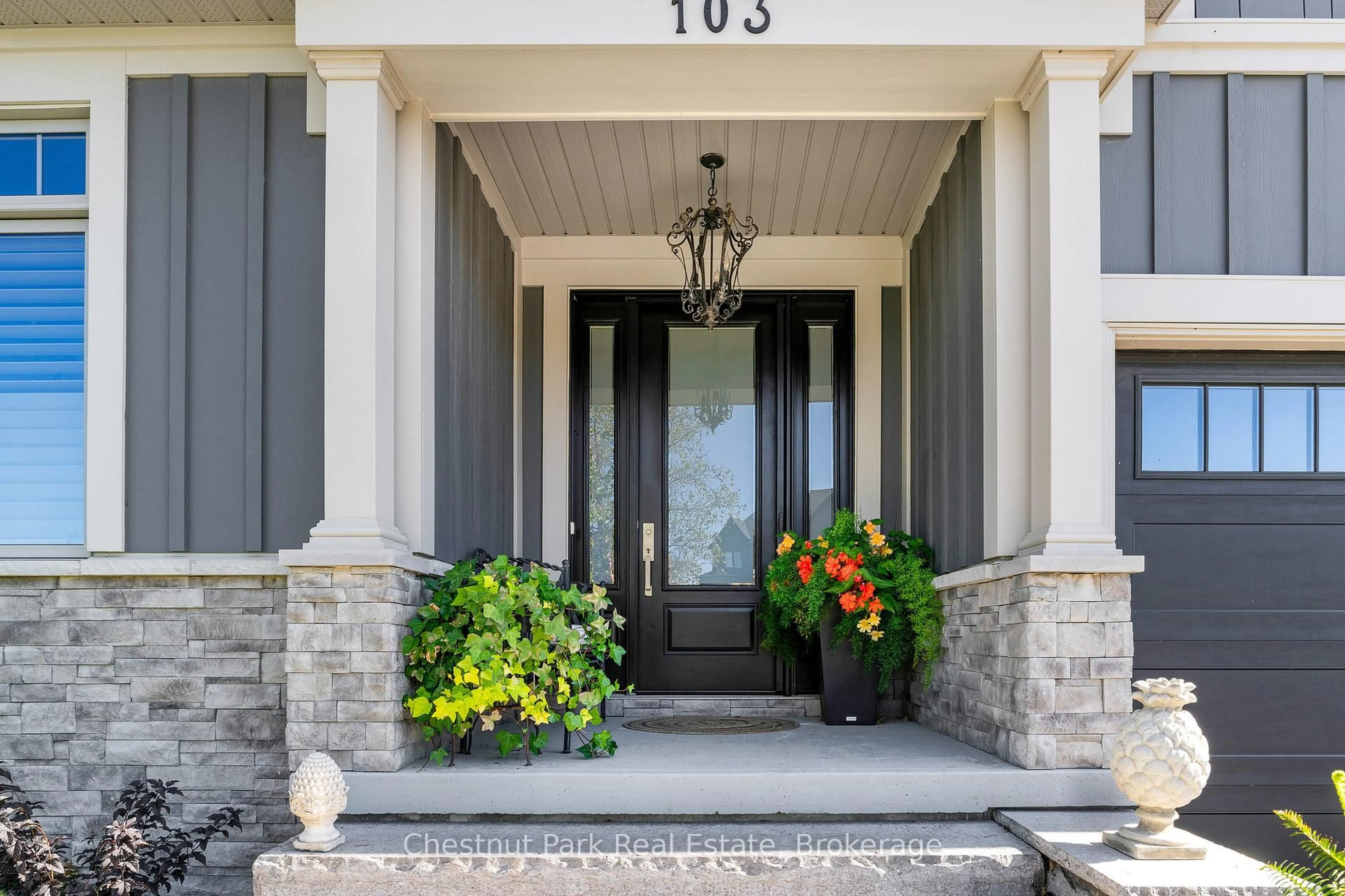 Indoor entryway for 103 Creekwood Crt, Blue Mountains Ontario L9Y 0V1