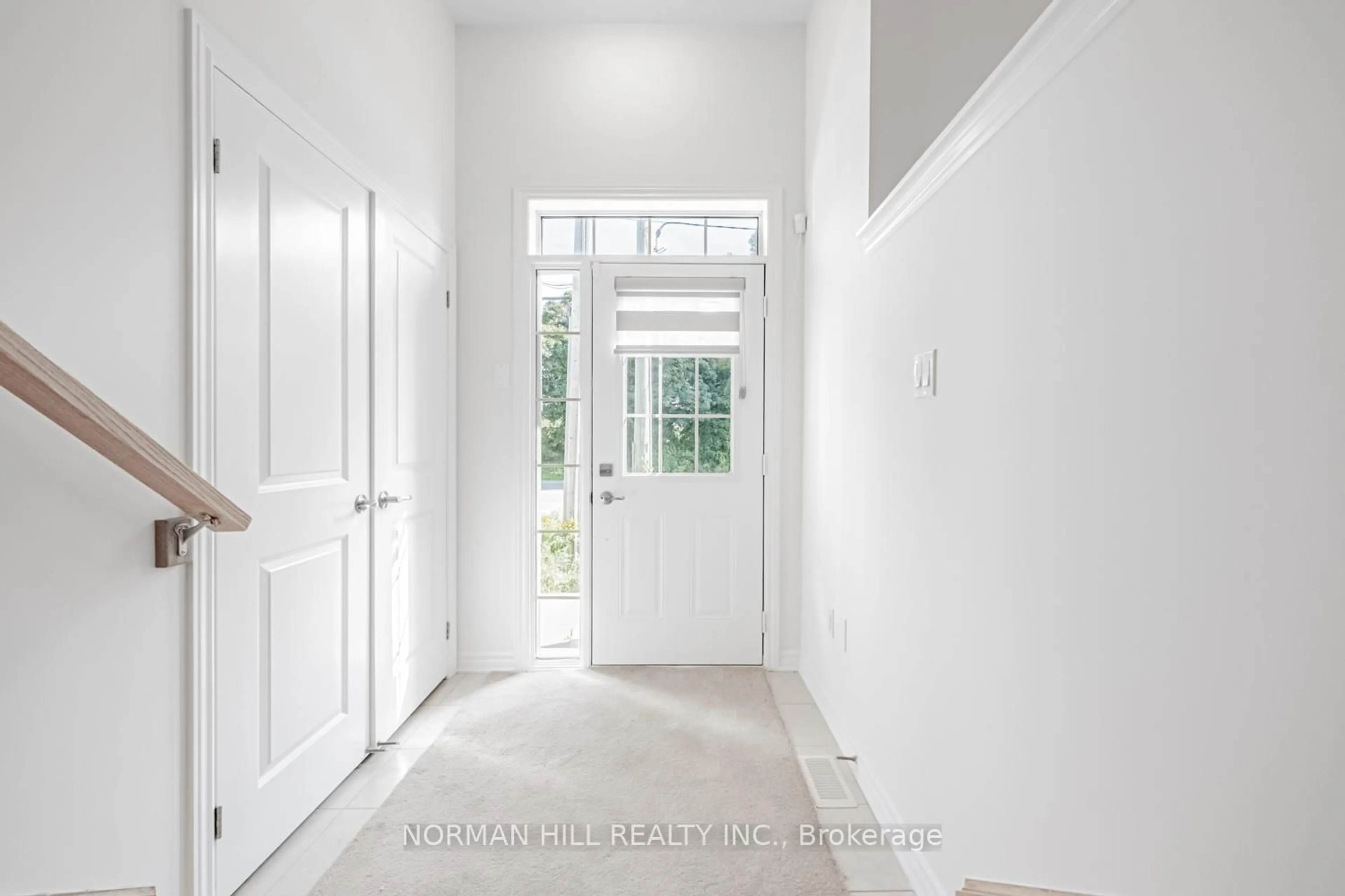 Indoor entryway for 305 Garner Rd #2, Hamilton Ontario L9G 3E6