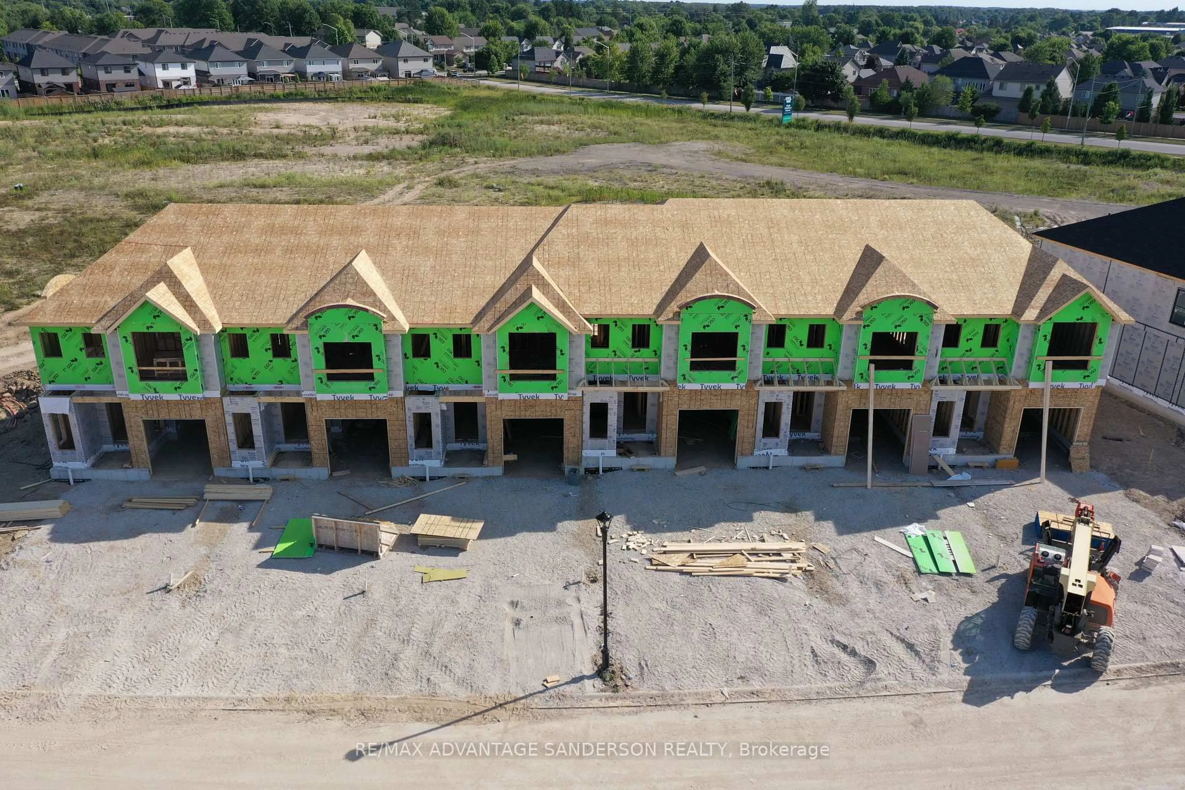 A pic from outside/outdoor area/front of a property/back of a property/a pic from drone, building for 31 Blue Spruce Ave, Thames Centre Ontario N0M 2P0
