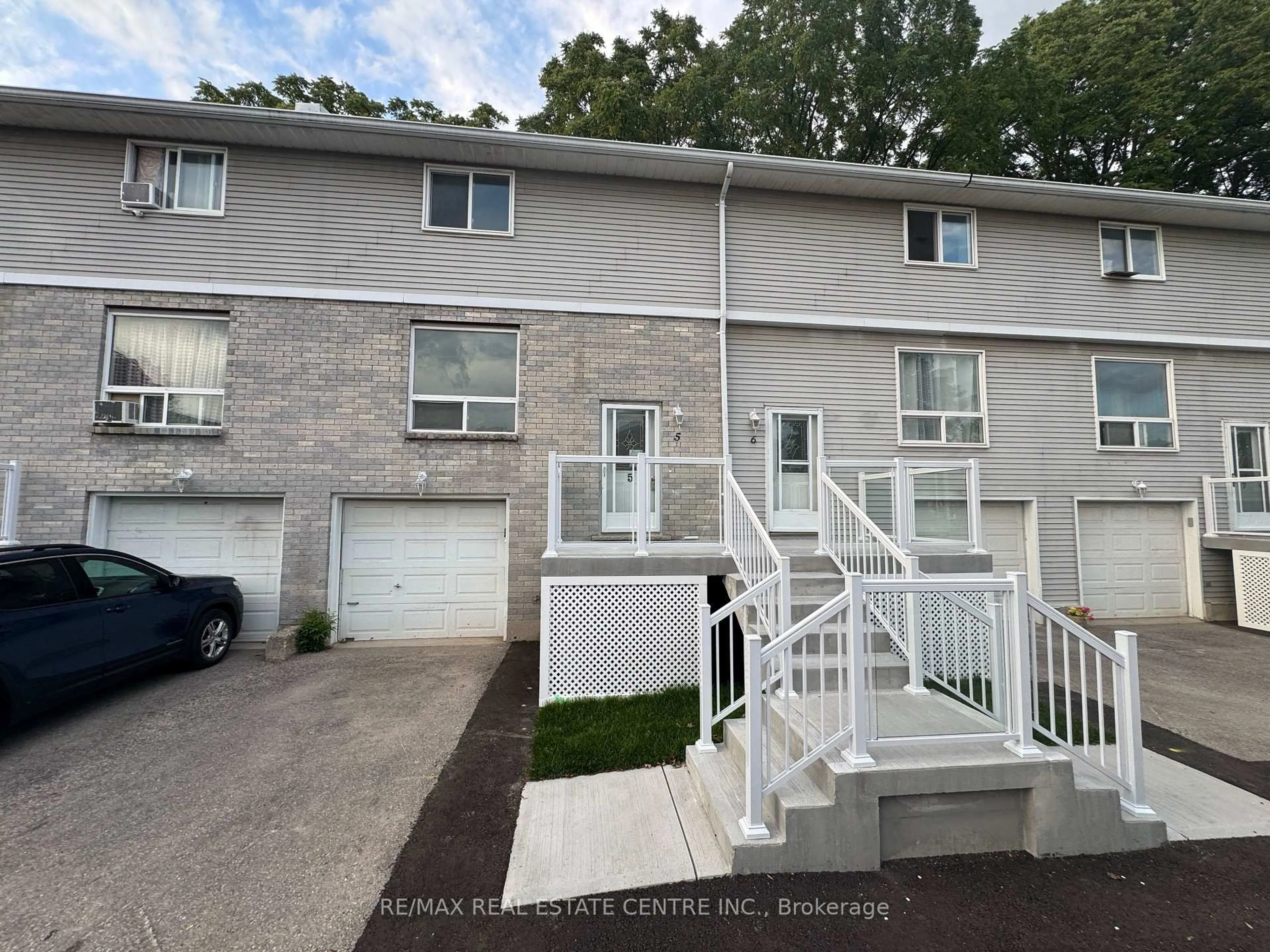 Unknown for 648 Doon Village Rd #5, Kitchener Ontario N2P 1A2