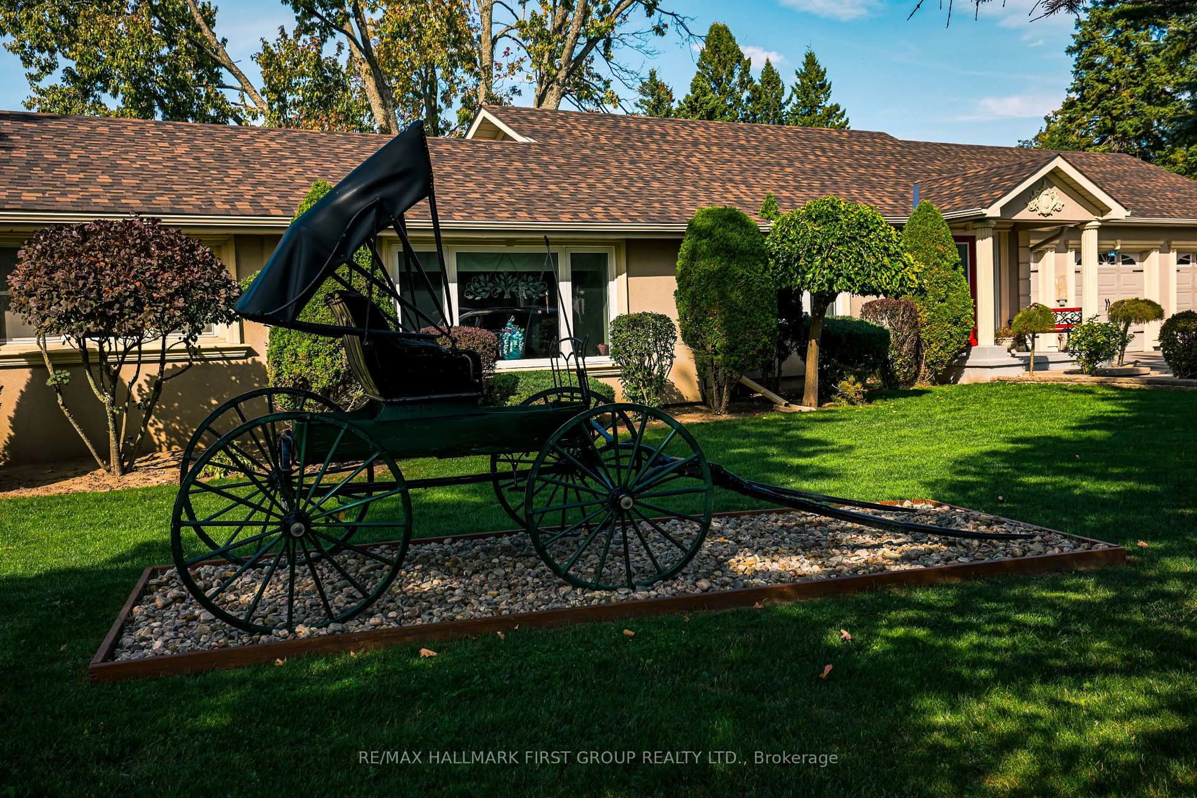Patio, street for 1856 Sherbrooke St, Cavan Monaghan Ontario L0A 1G0