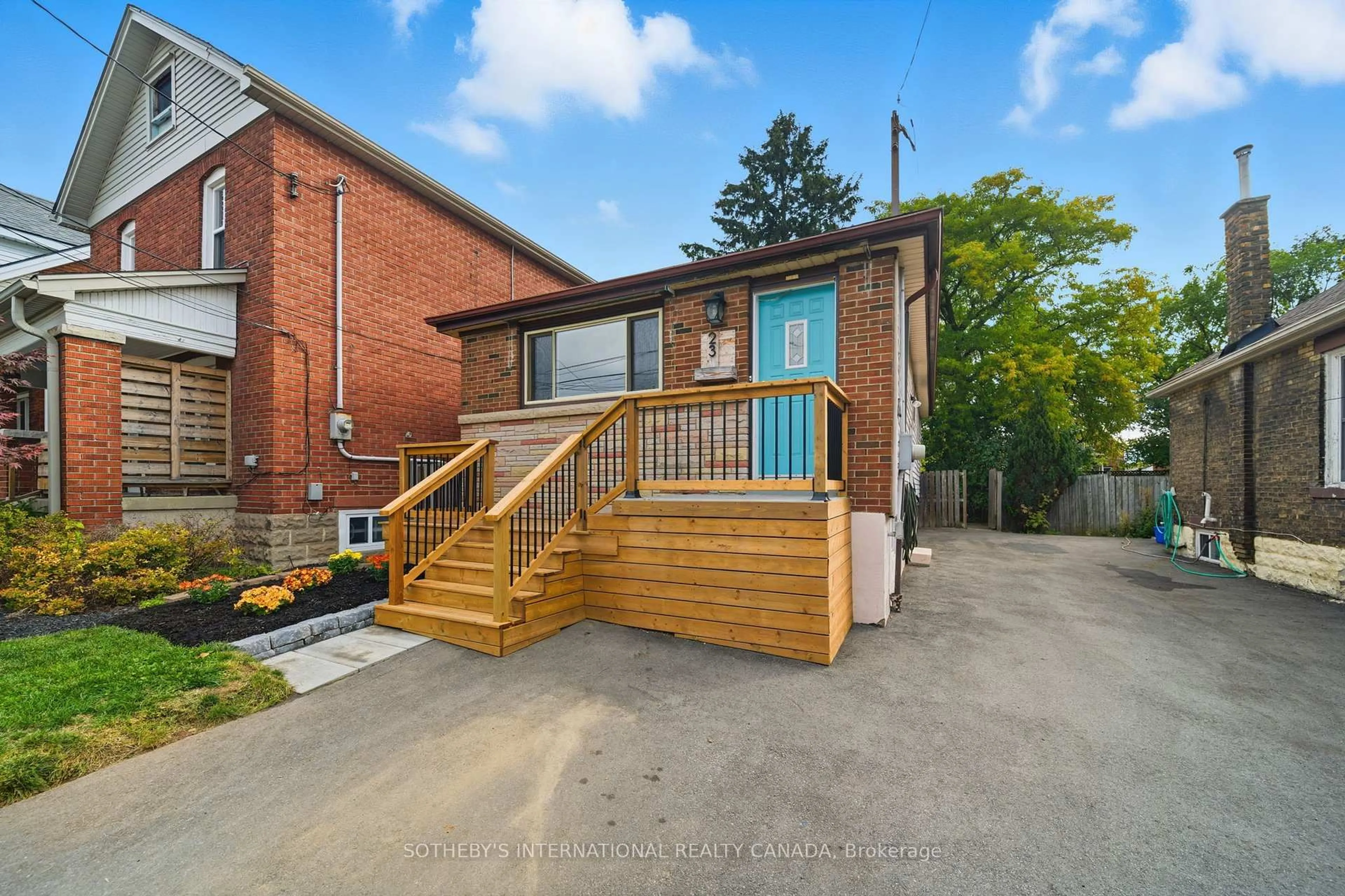 Unknown for 23 East 16th St, Hamilton Ontario L9A 4J1