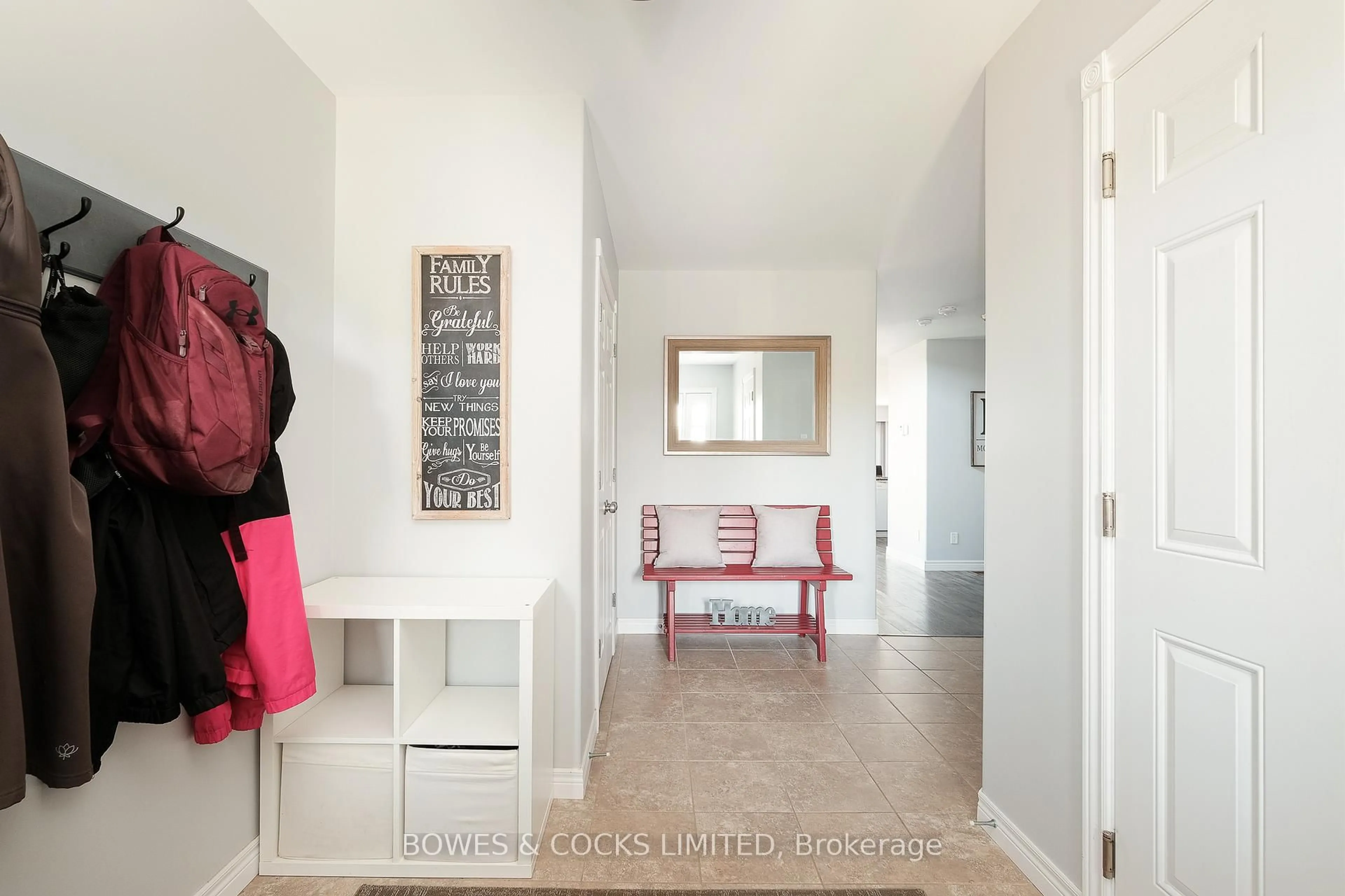 Indoor entryway for 307 Louden Terr, Peterborough Ontario K9J 0C4