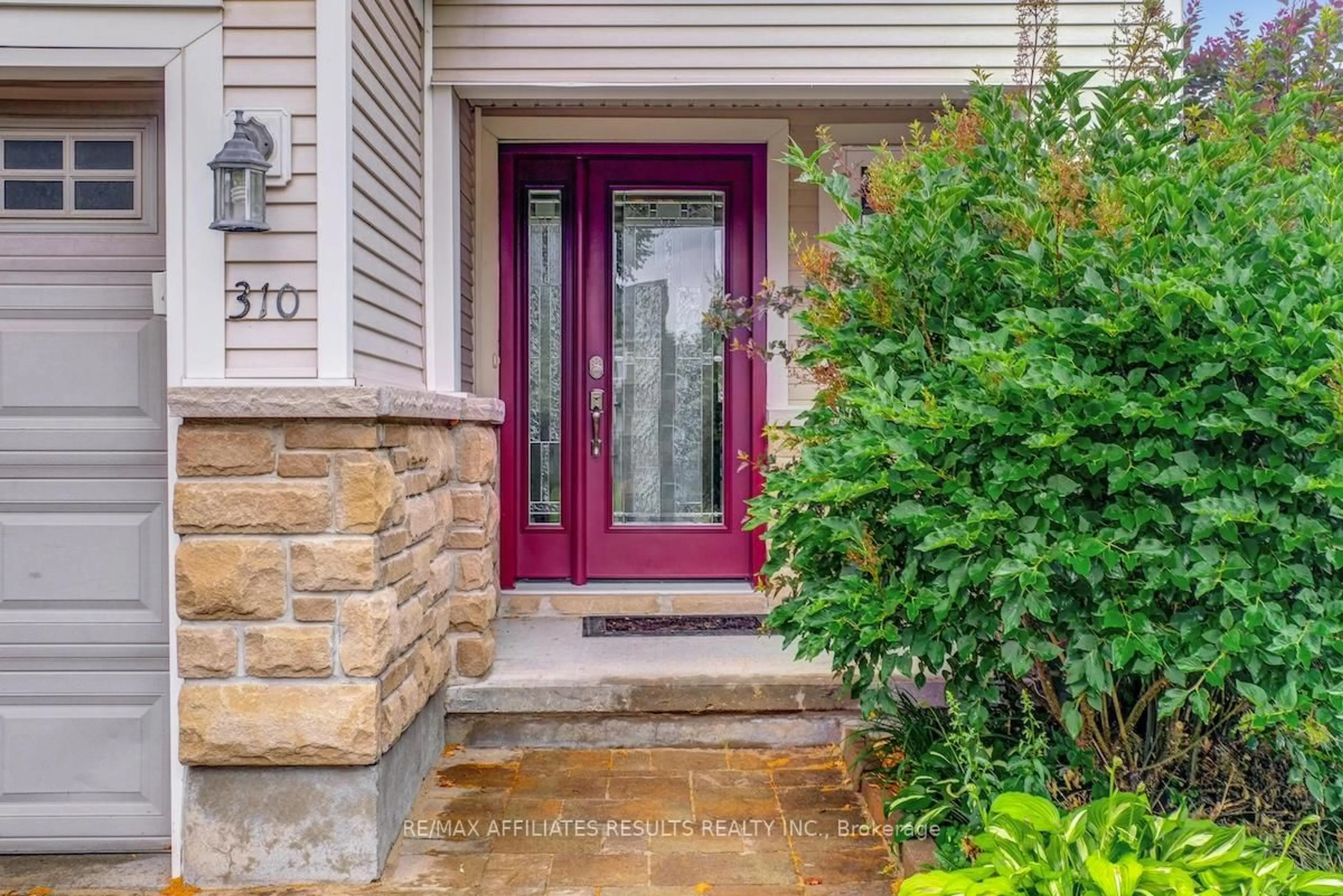 Indoor entryway for 310 Silbrass Private, Ottawa Ontario K2J 5M5