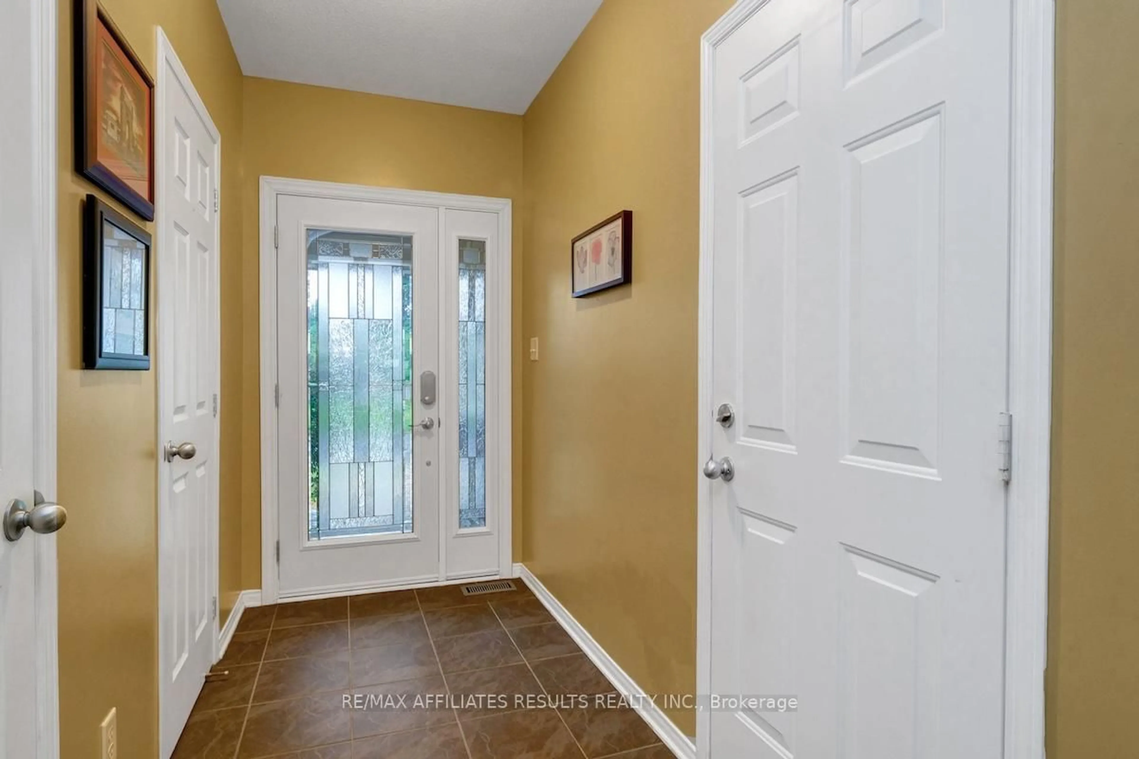 Indoor entryway for 310 Silbrass Private, Ottawa Ontario K2J 5M5