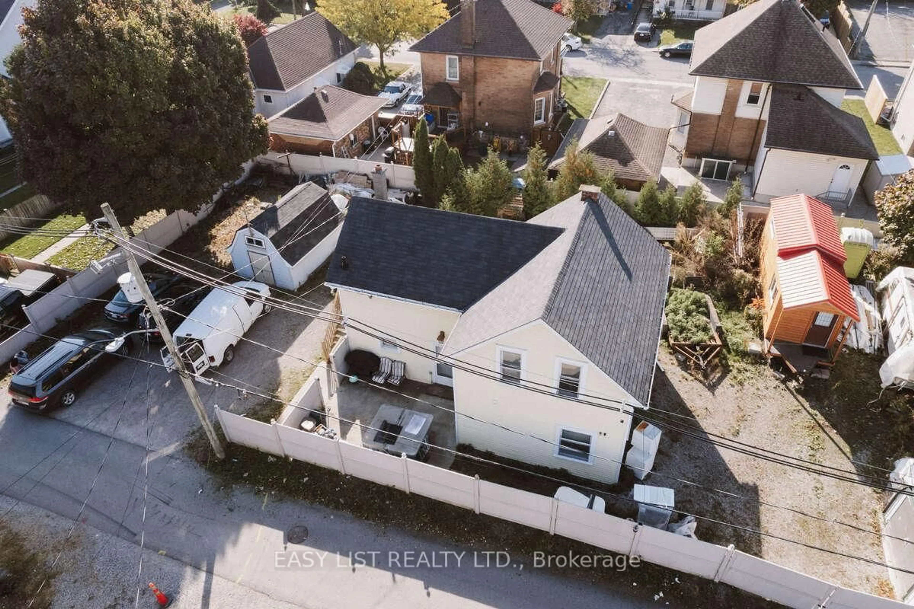 A pic from outside/outdoor area/front of a property/back of a property/a pic from drone, street for 14 Chestnut Lane, St. Catharines Ontario L2T 1G4
