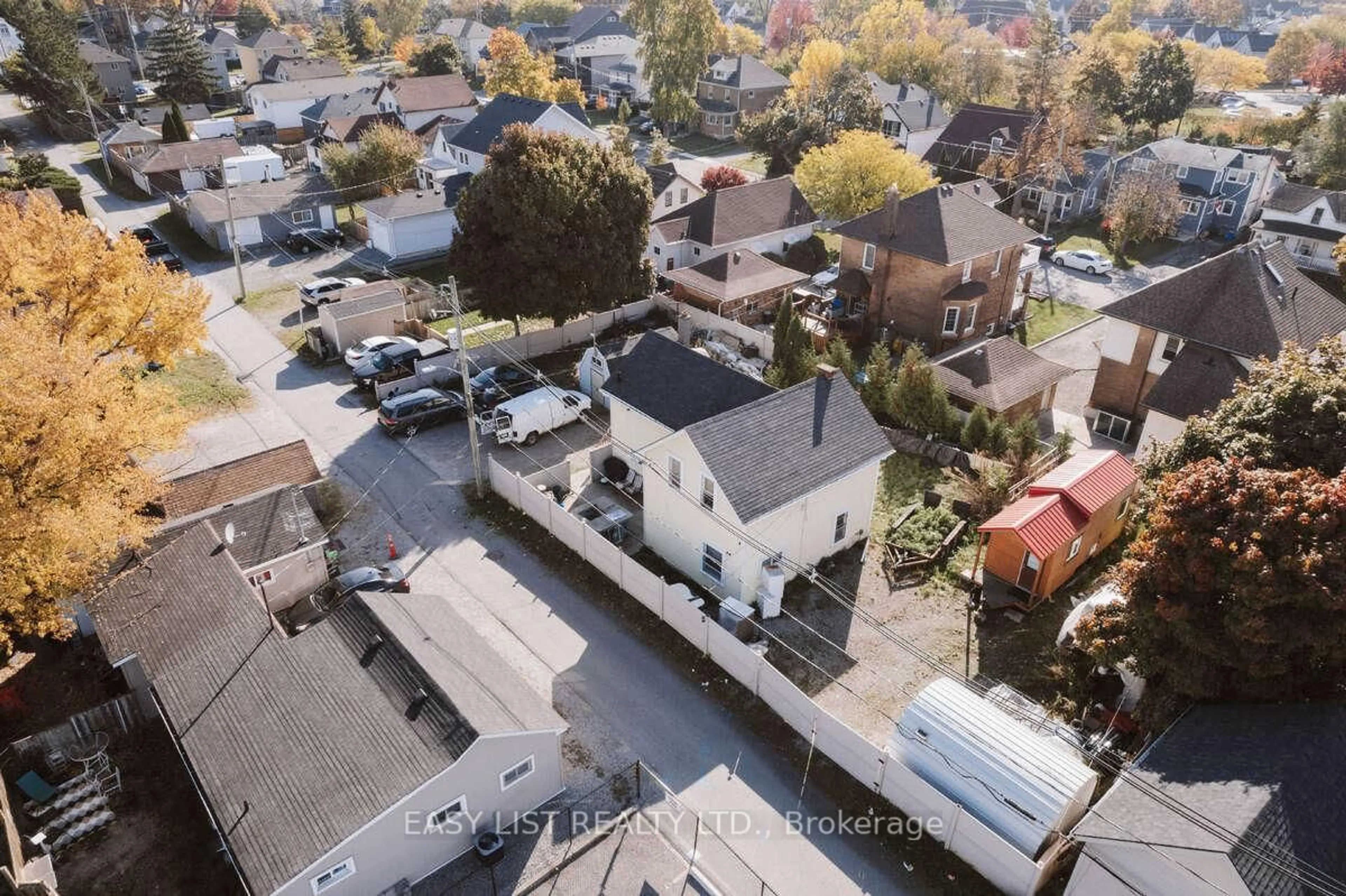 A pic from outside/outdoor area/front of a property/back of a property/a pic from drone, street for 14 Chestnut Lane, St. Catharines Ontario L2T 1G4