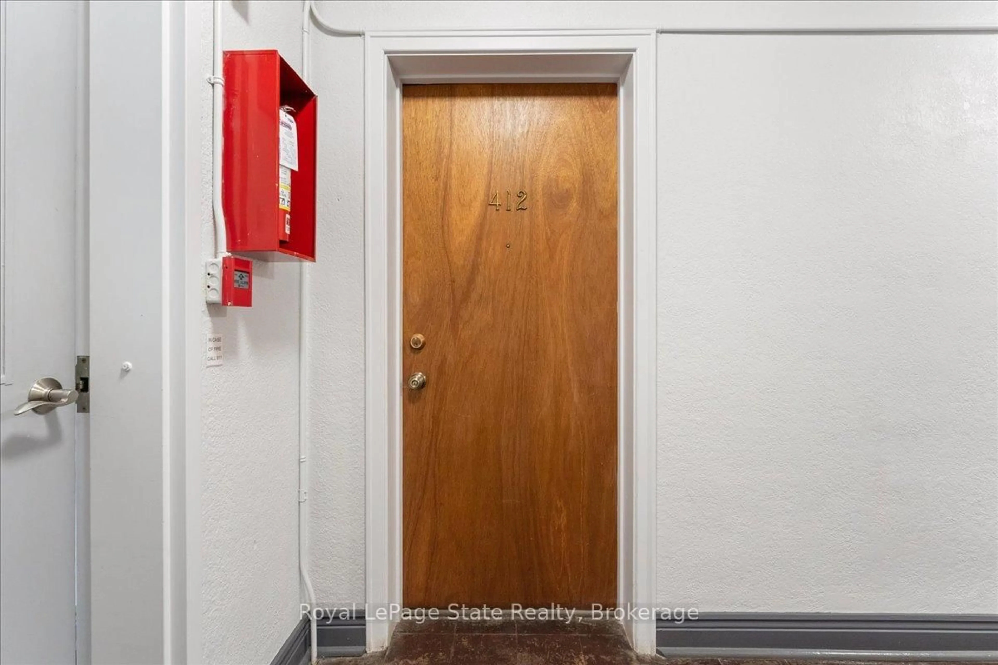 Indoor entryway for 5 East 36th St #412B, Hamilton Ontario L8V 3Y6