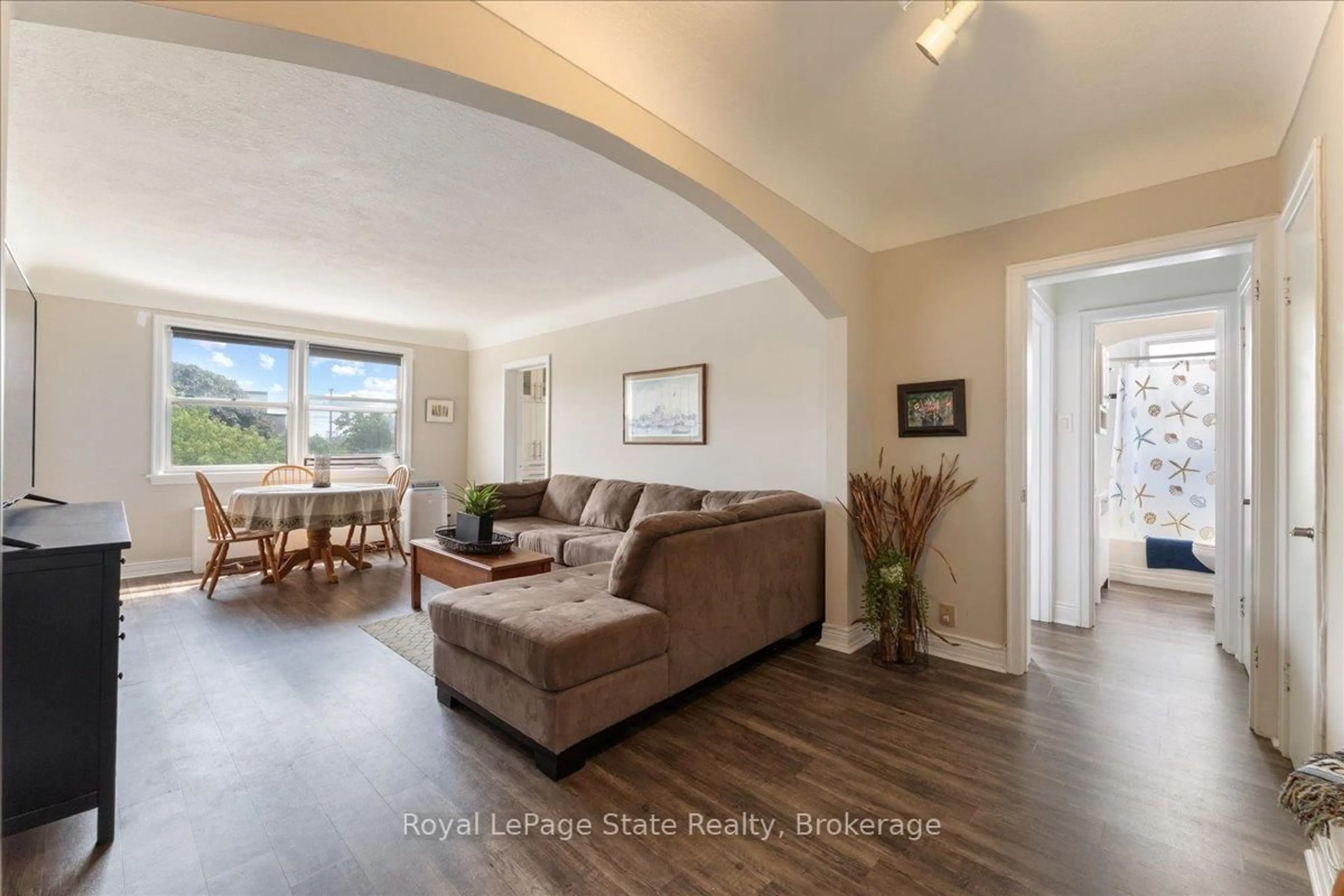 Living room with furniture, wood/laminate floor for 5 East 36th St #412B, Hamilton Ontario L8V 3Y6