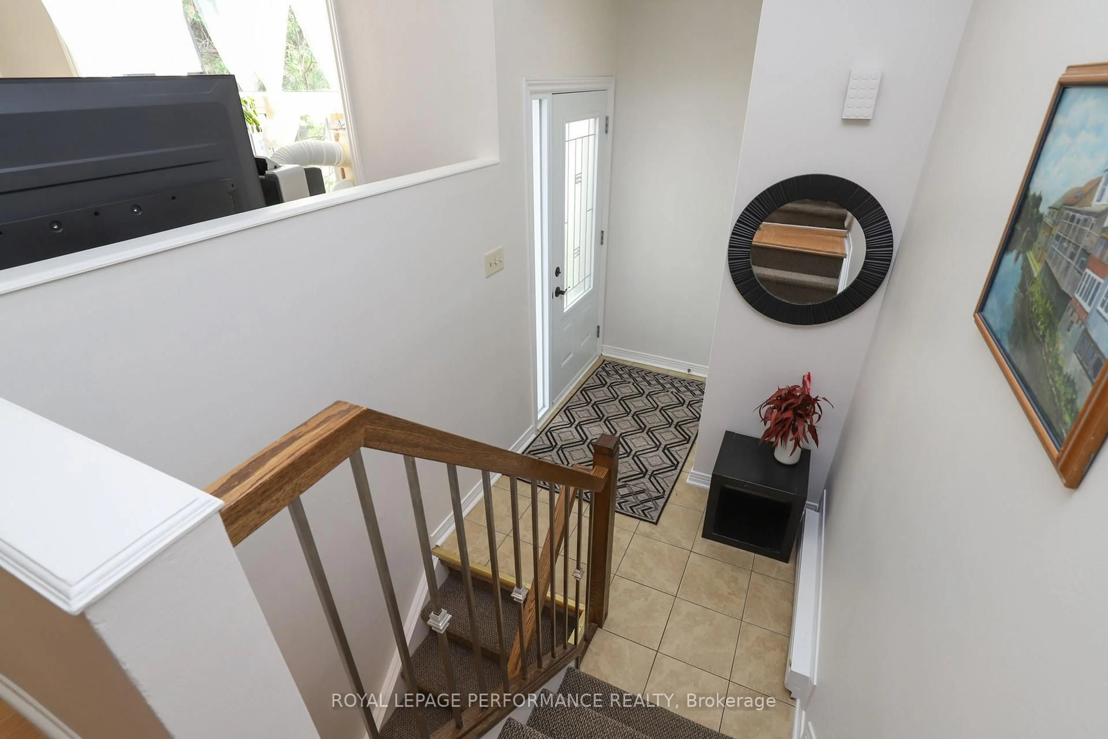Indoor entryway for 2 Lovell Lane #A, Ottawa Ontario K2H 9B6