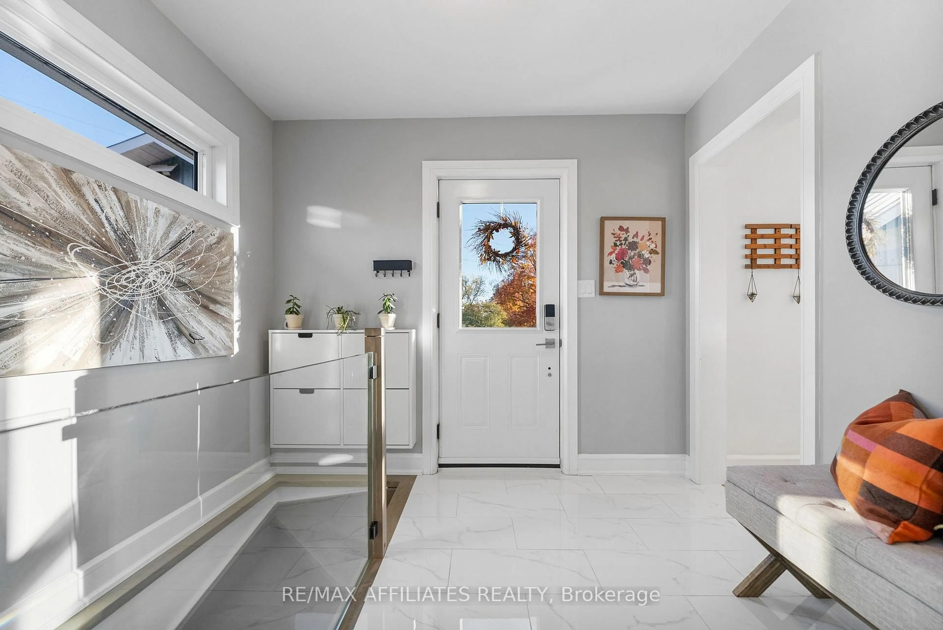 Indoor entryway for 3410 County 21 Rd, Edwardsburgh/Cardinal Ontario K0E 1X0