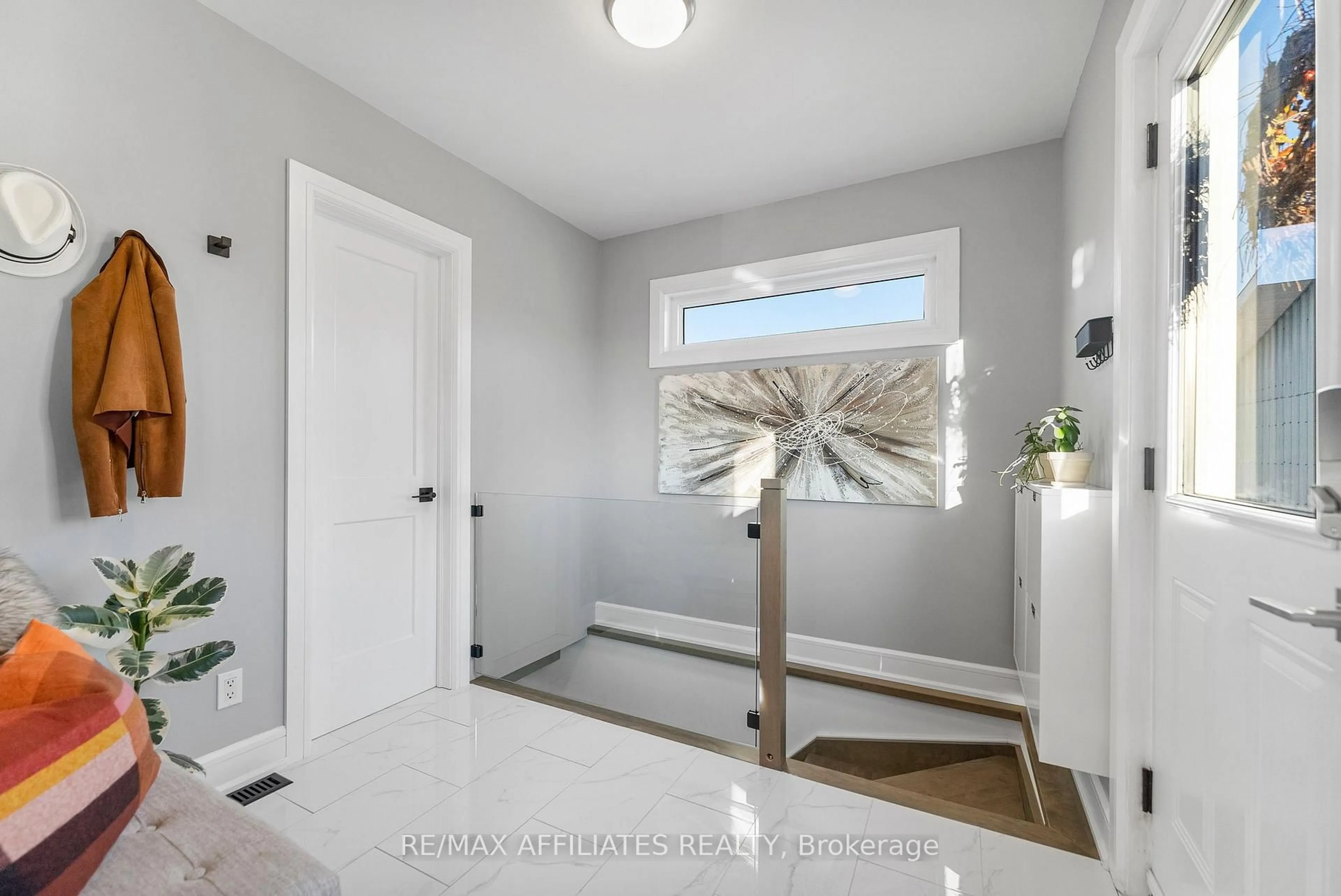 Indoor entryway for 3410 County 21 Rd, Edwardsburgh/Cardinal Ontario K0E 1X0