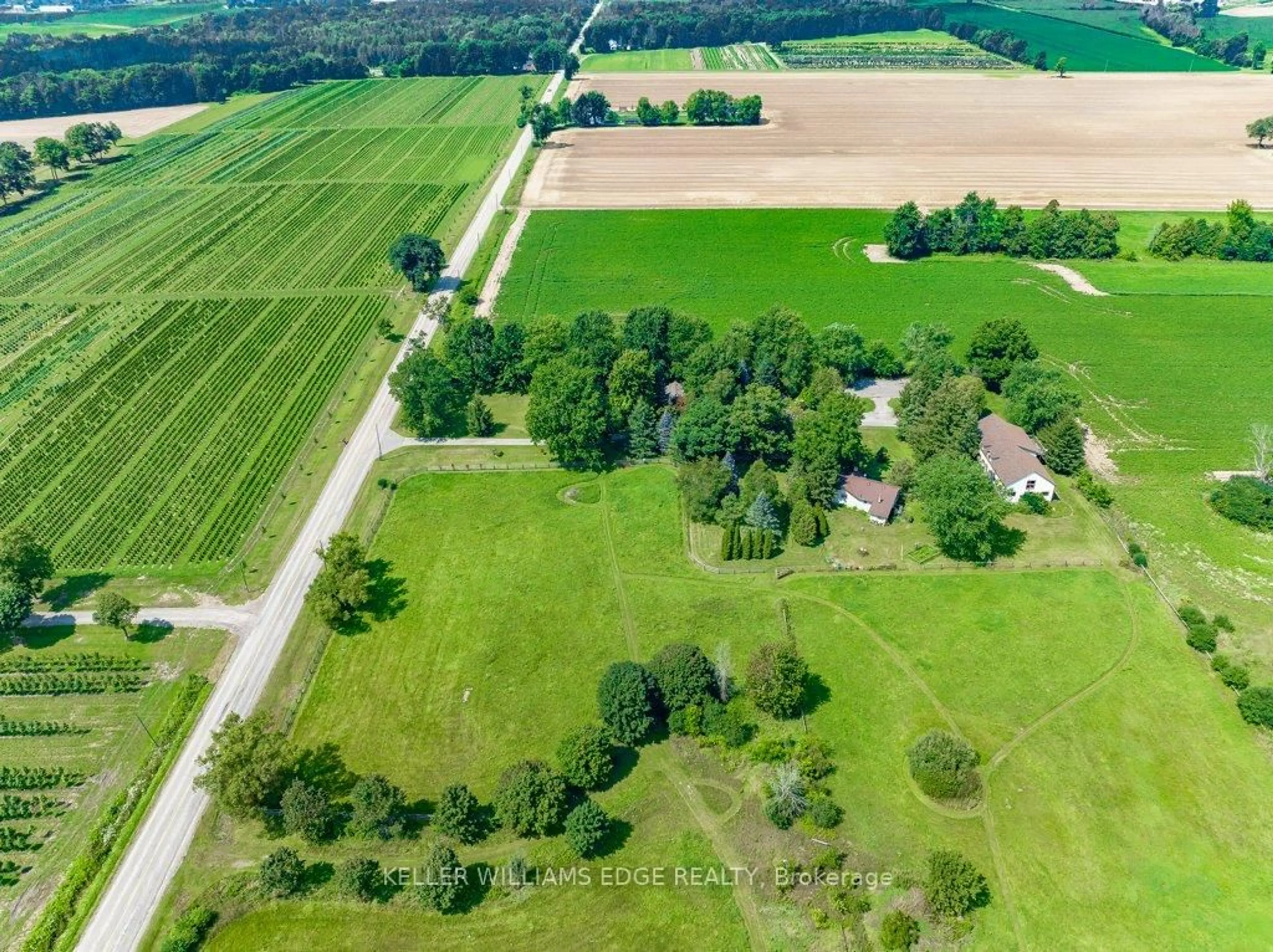 A pic from outside/outdoor area/front of a property/back of a property/a pic from drone, unknown for 682 Westover Rd, Hamilton Ontario L8B 1R5