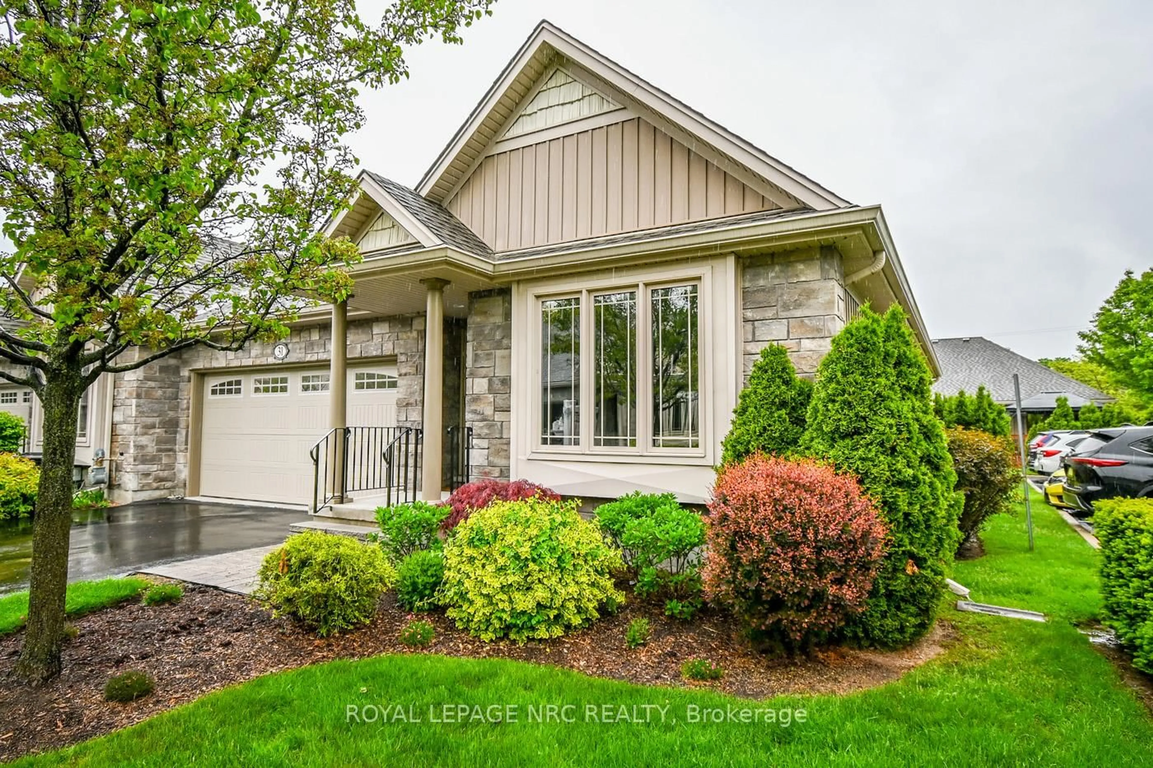 Home with brick exterior material, street for 70 Elmwood Ave #31, Welland Ontario L3C 0C1