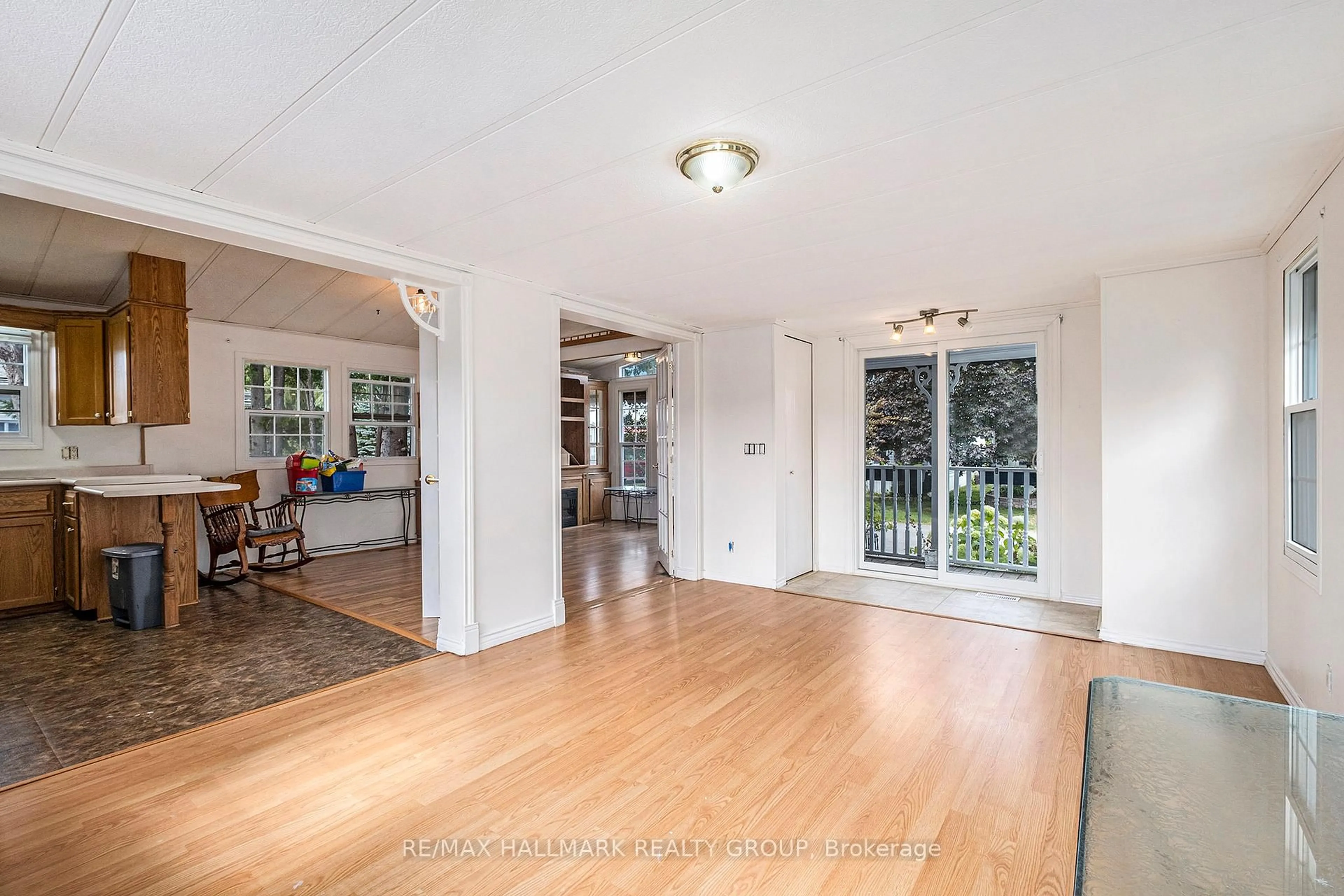 Indoor foyer for 9 Yvette Private, Ashton Ontario K0A 1B0