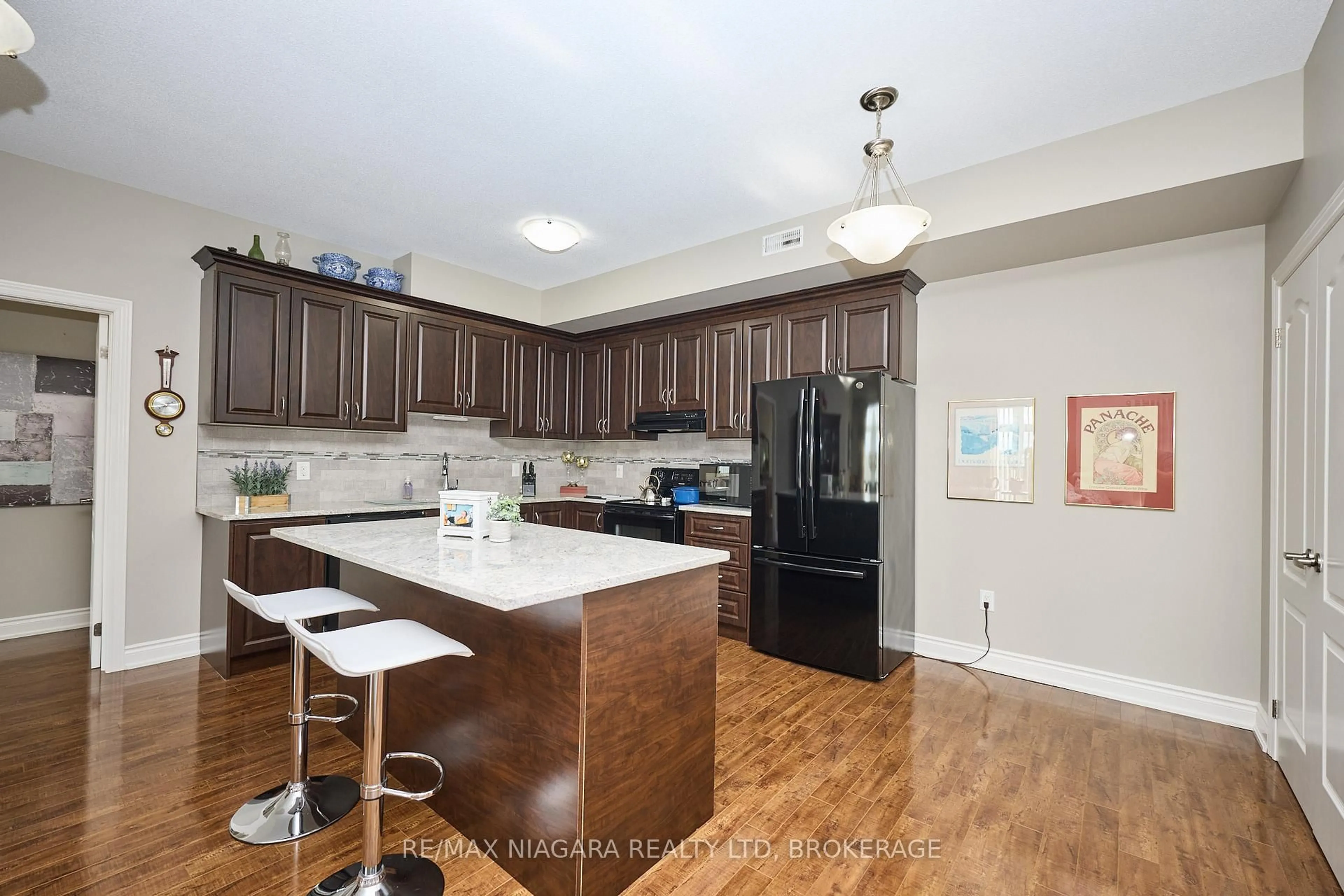 Open concept kitchen, unknown for 8111 Forest Glen Dr #427, Niagara Falls Ontario L2H 2Y7
