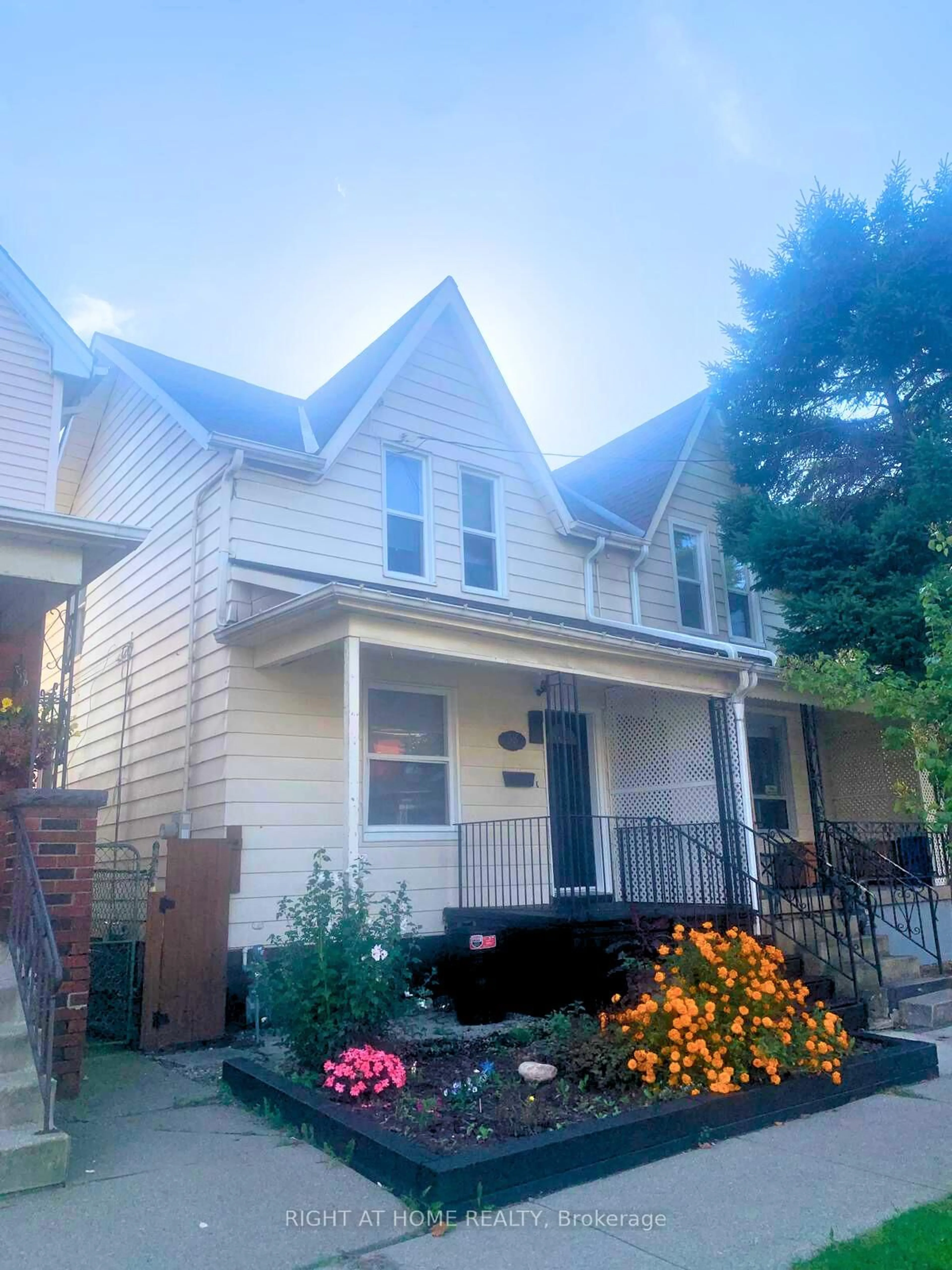 Home with vinyl exterior material, street for 38 Beechwood Ave, Hamilton Ontario L8L 2S4