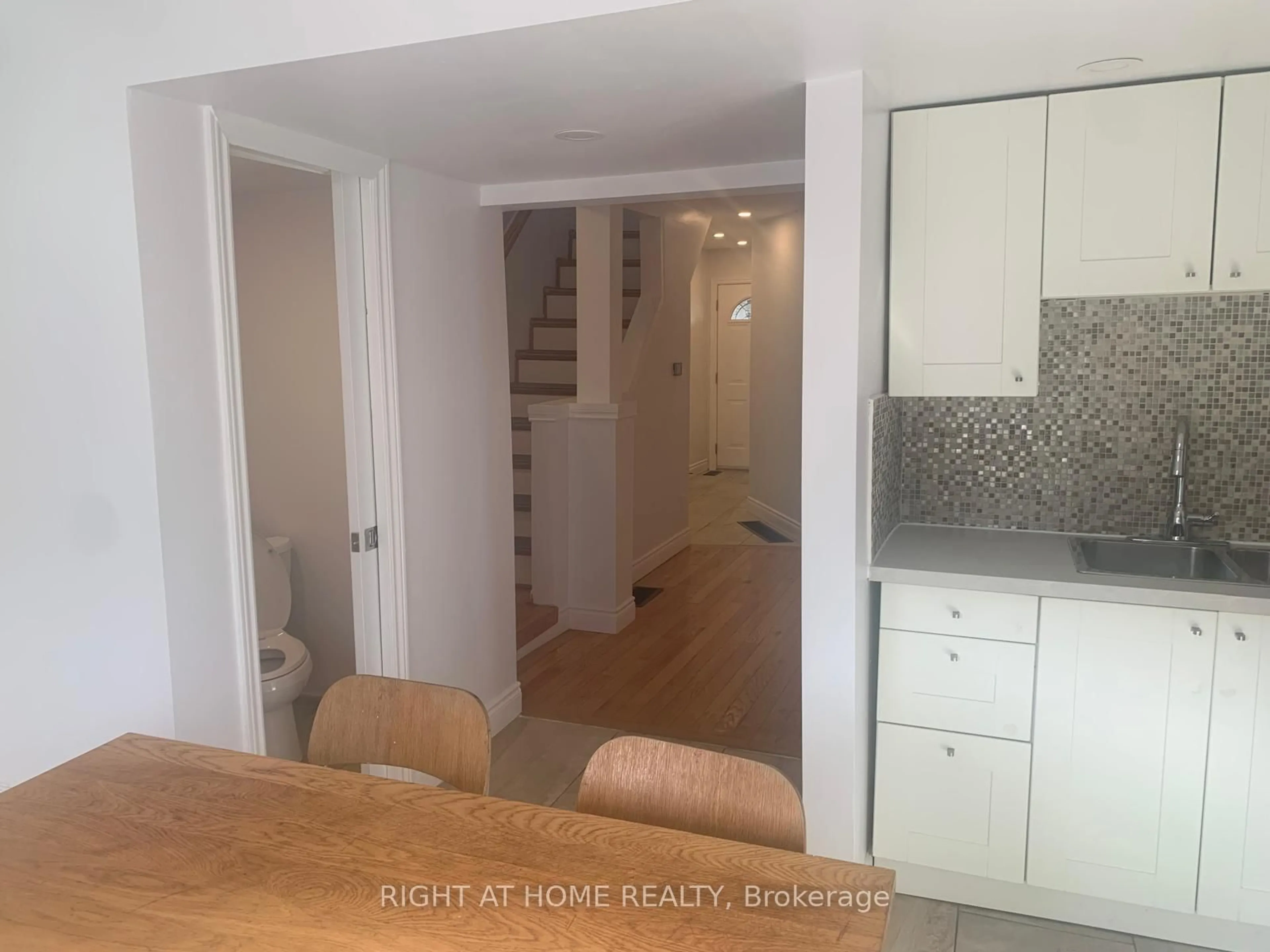 A pic of a room for 38 Beechwood Ave, Hamilton Ontario L8L 2S4