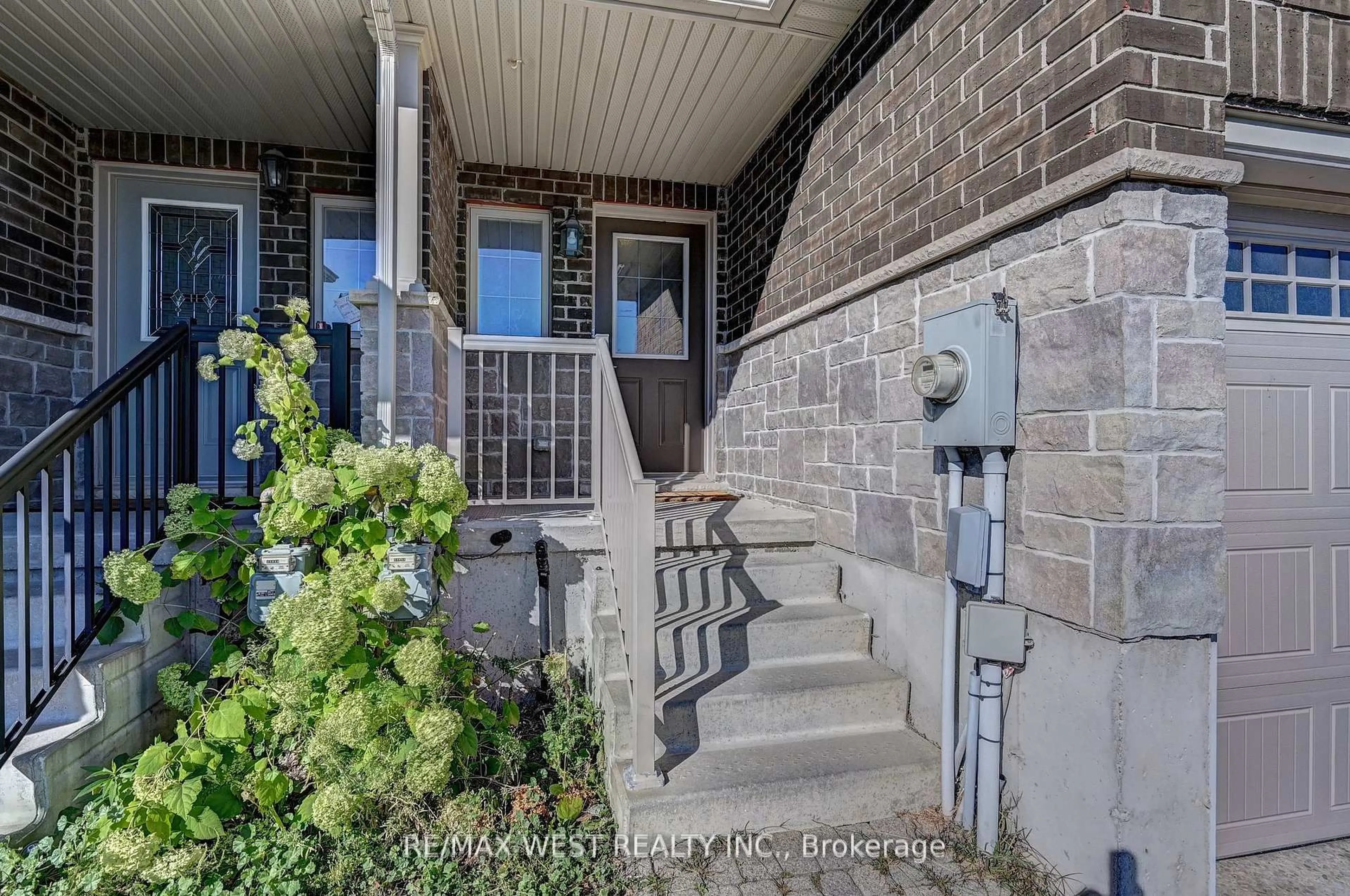 Unknown for 21 Machado St, Kitchener Ontario N2R 0C1