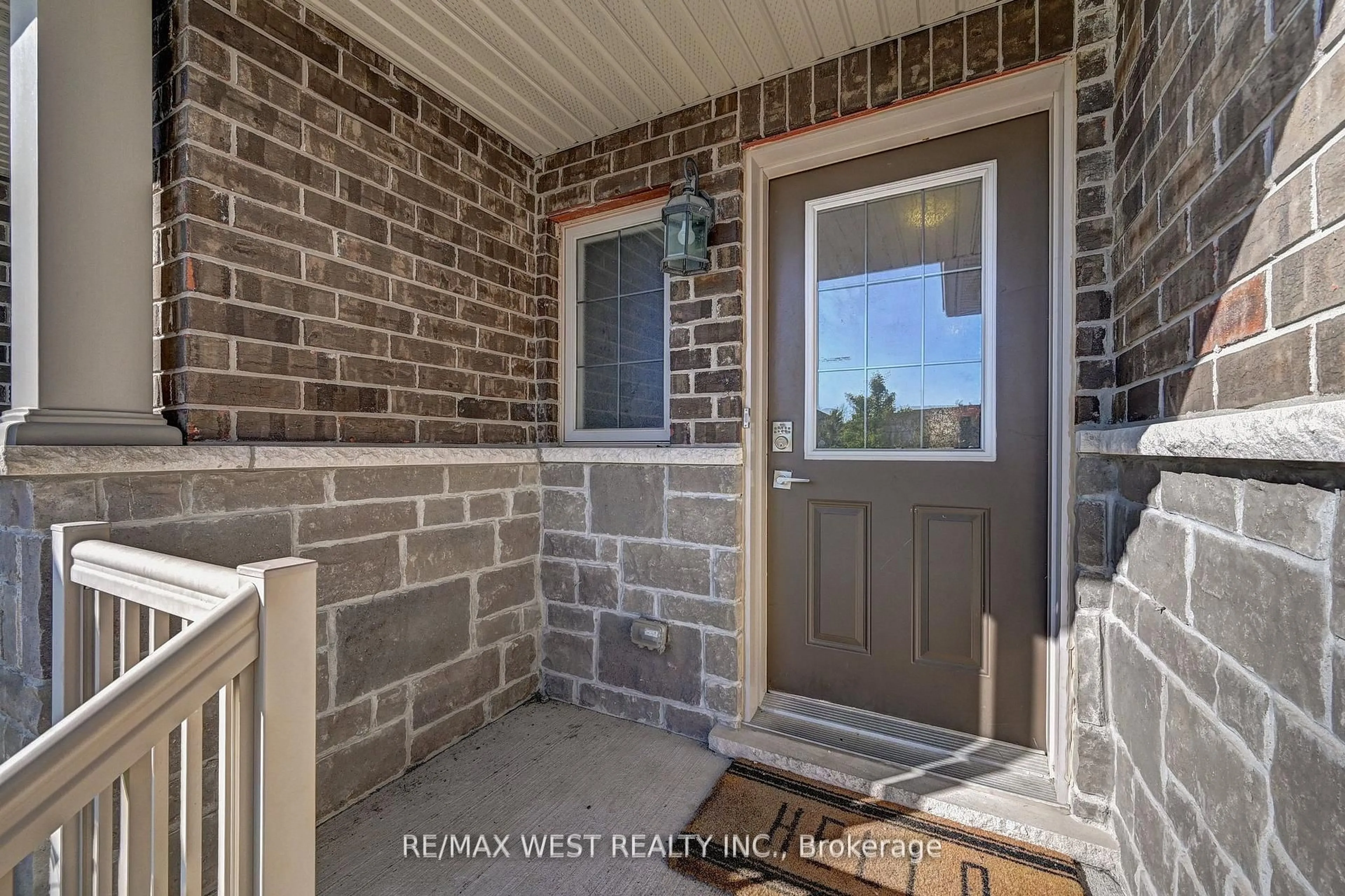 Indoor entryway for 21 Machado St, Kitchener Ontario N2R 0C1