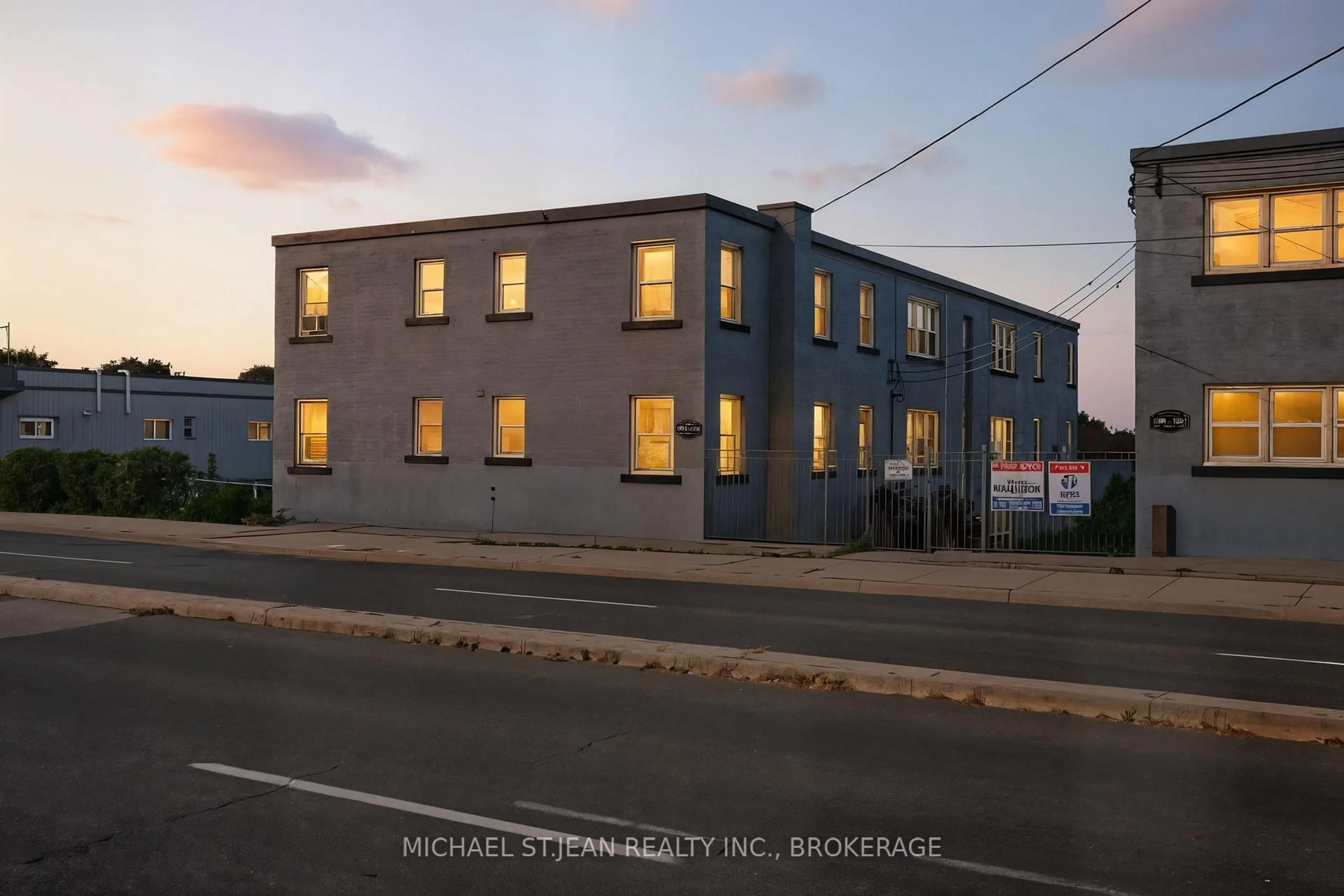 A pic from outside/outdoor area/front of a property/back of a property/a pic from drone, building for 1755 King St #9, Hamilton Ontario L8K 1V6