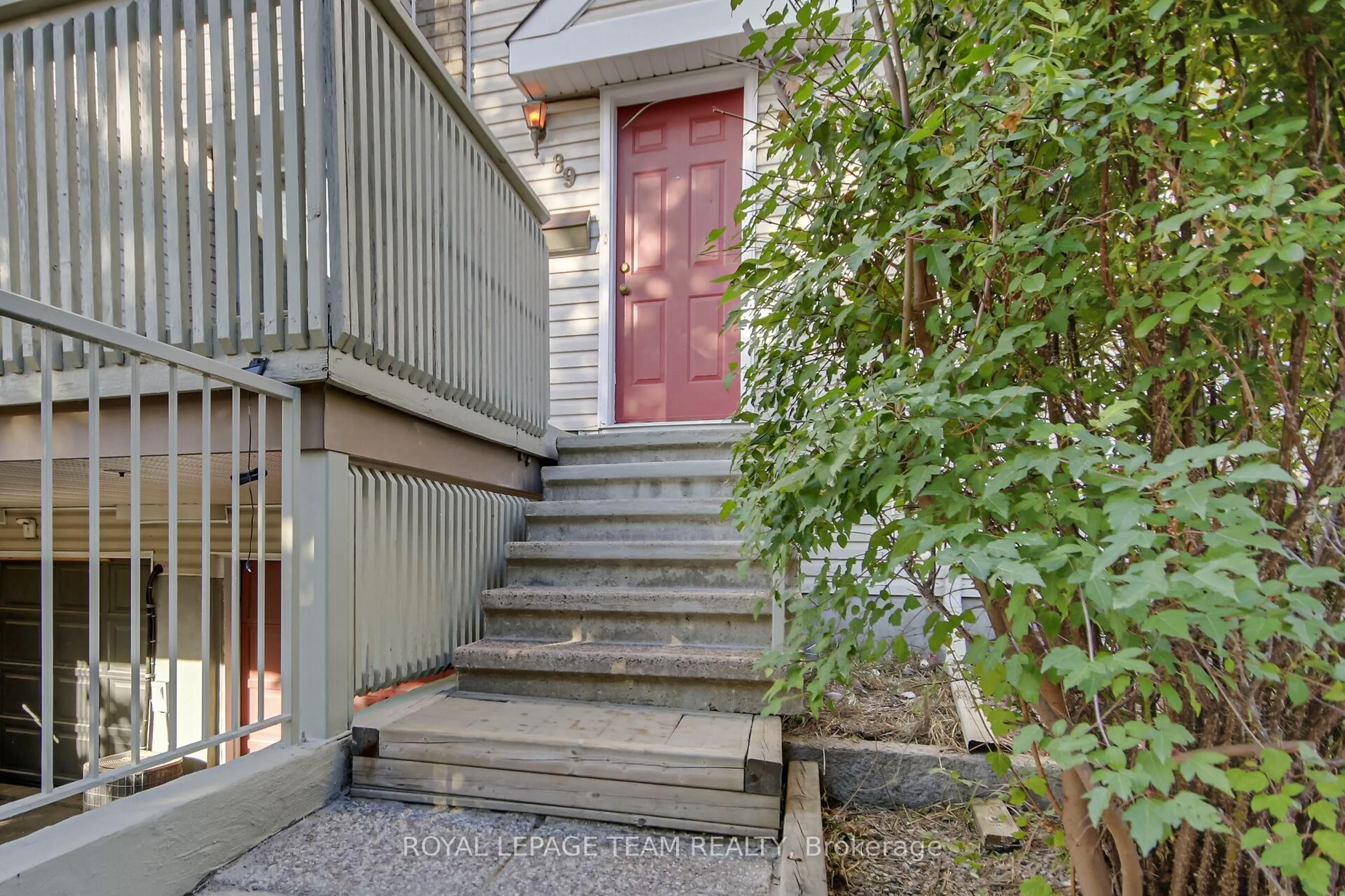 Unknown for 89 Thornbury Cres, Ottawa Ontario K2G 6C4